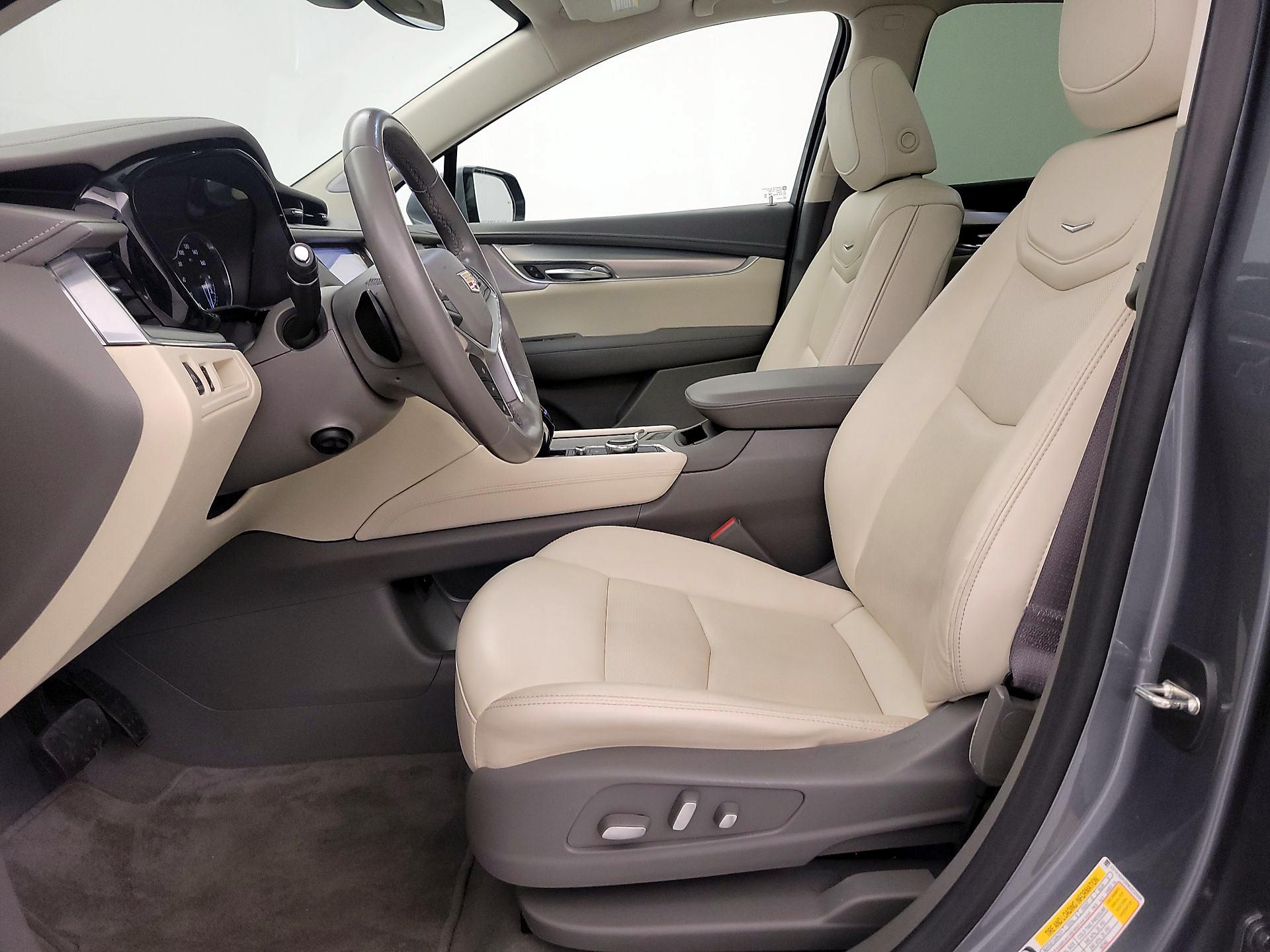 Thumbnail: 2021 Cadillac XT5 - 11