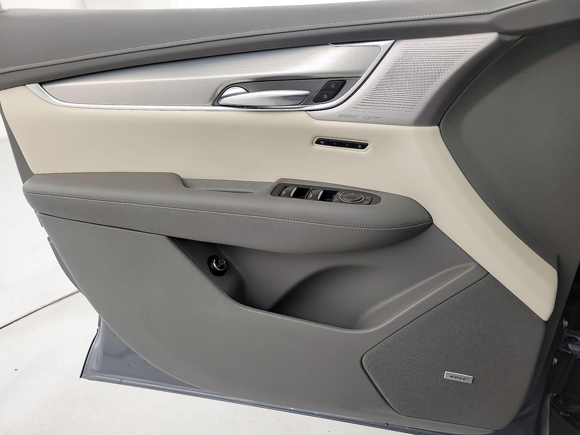 Thumbnail: 2021 Cadillac XT5 - 12