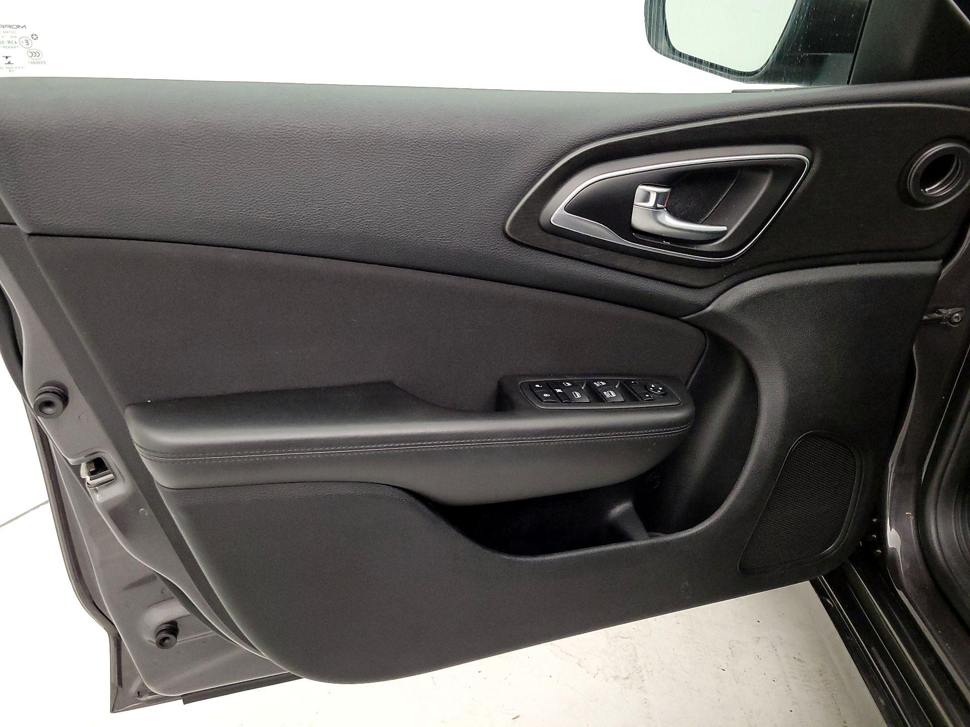 Thumbnail: 2015 Chrysler 200 - 12