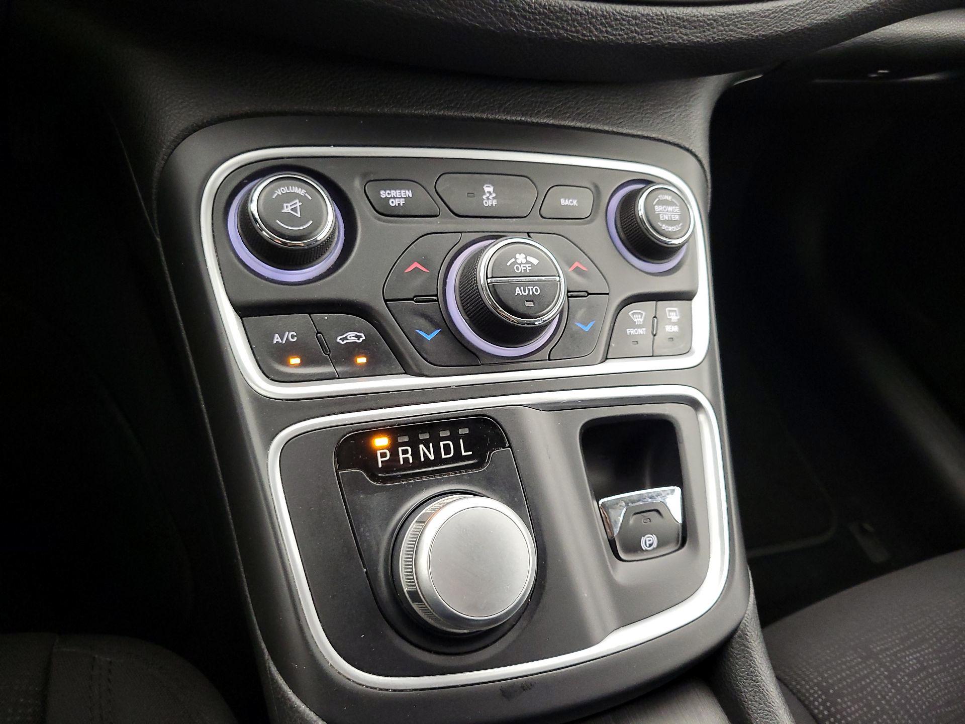 Thumbnail: 2015 Chrysler 200 - 17