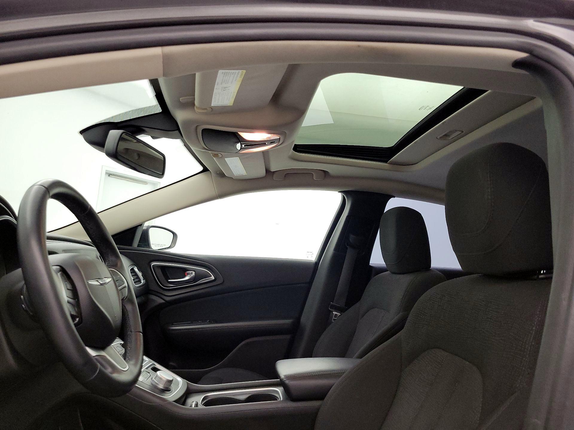 Thumbnail: 2015 Chrysler 200 - 20