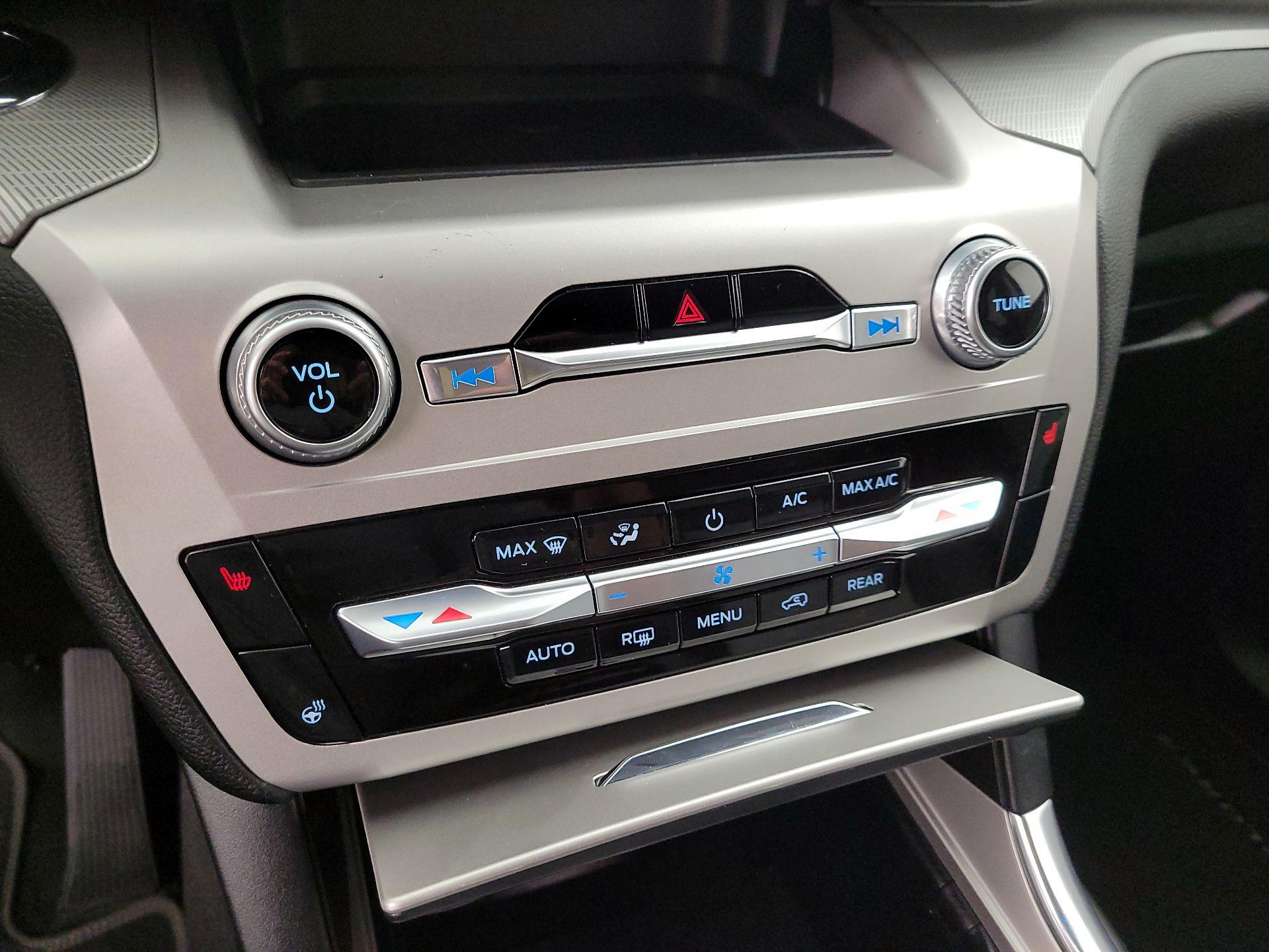 Thumbnail: 2022 Ford Explorer - 17