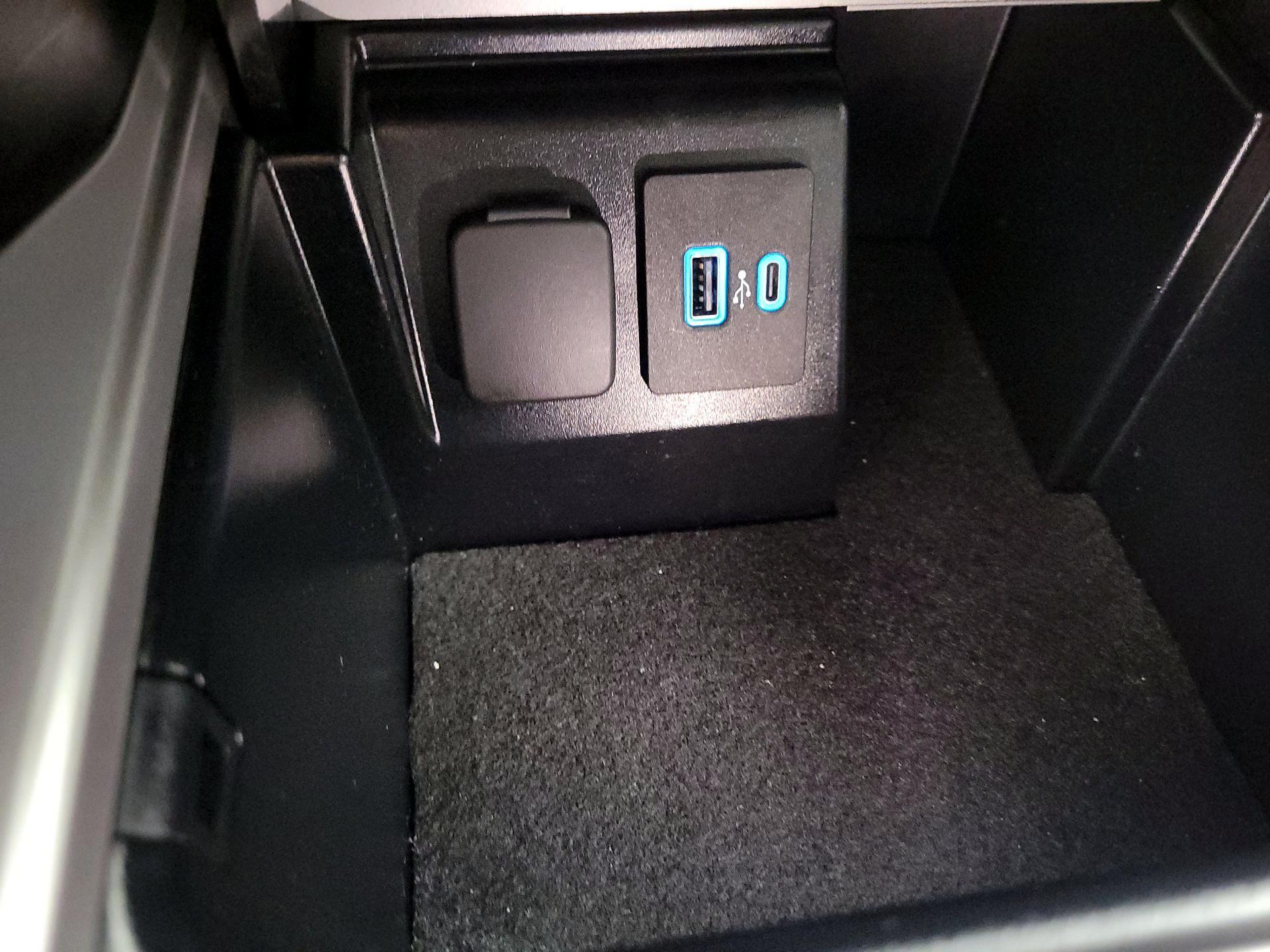 Thumbnail: 2022 Ford Explorer - 19