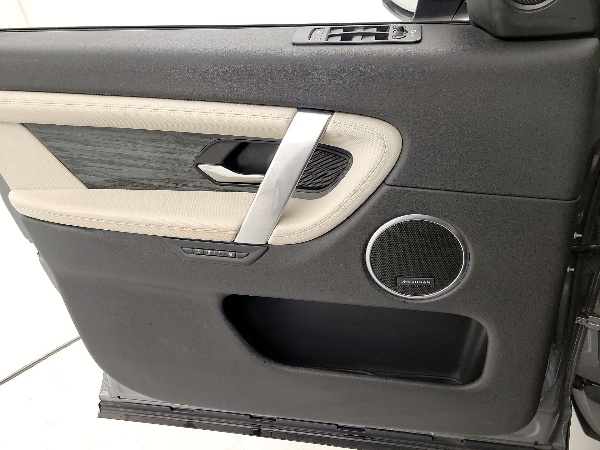 Thumbnail: 2022 Land Rover Discovery Sport - 12