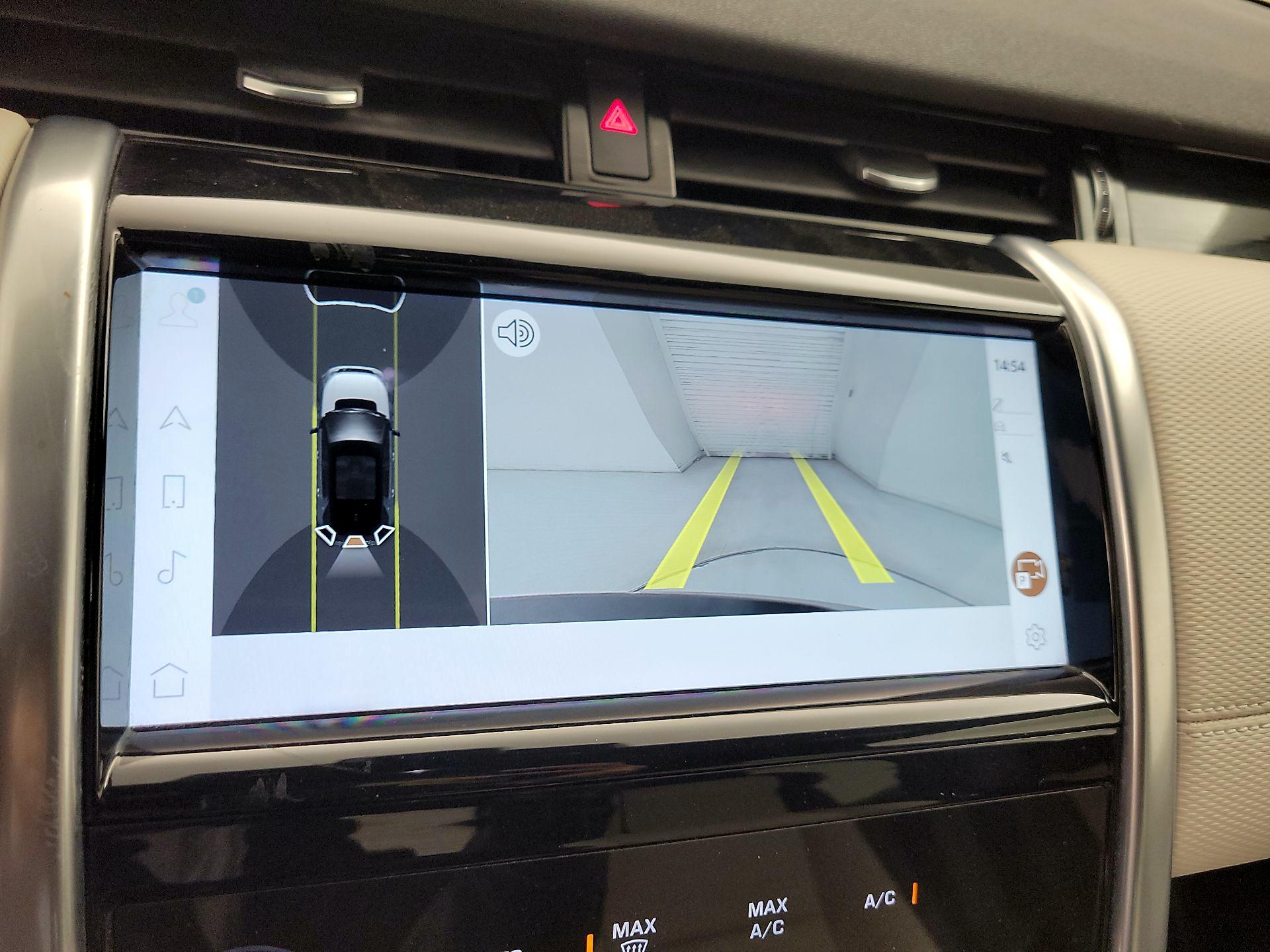 Thumbnail: 2022 Land Rover Discovery Sport - 15