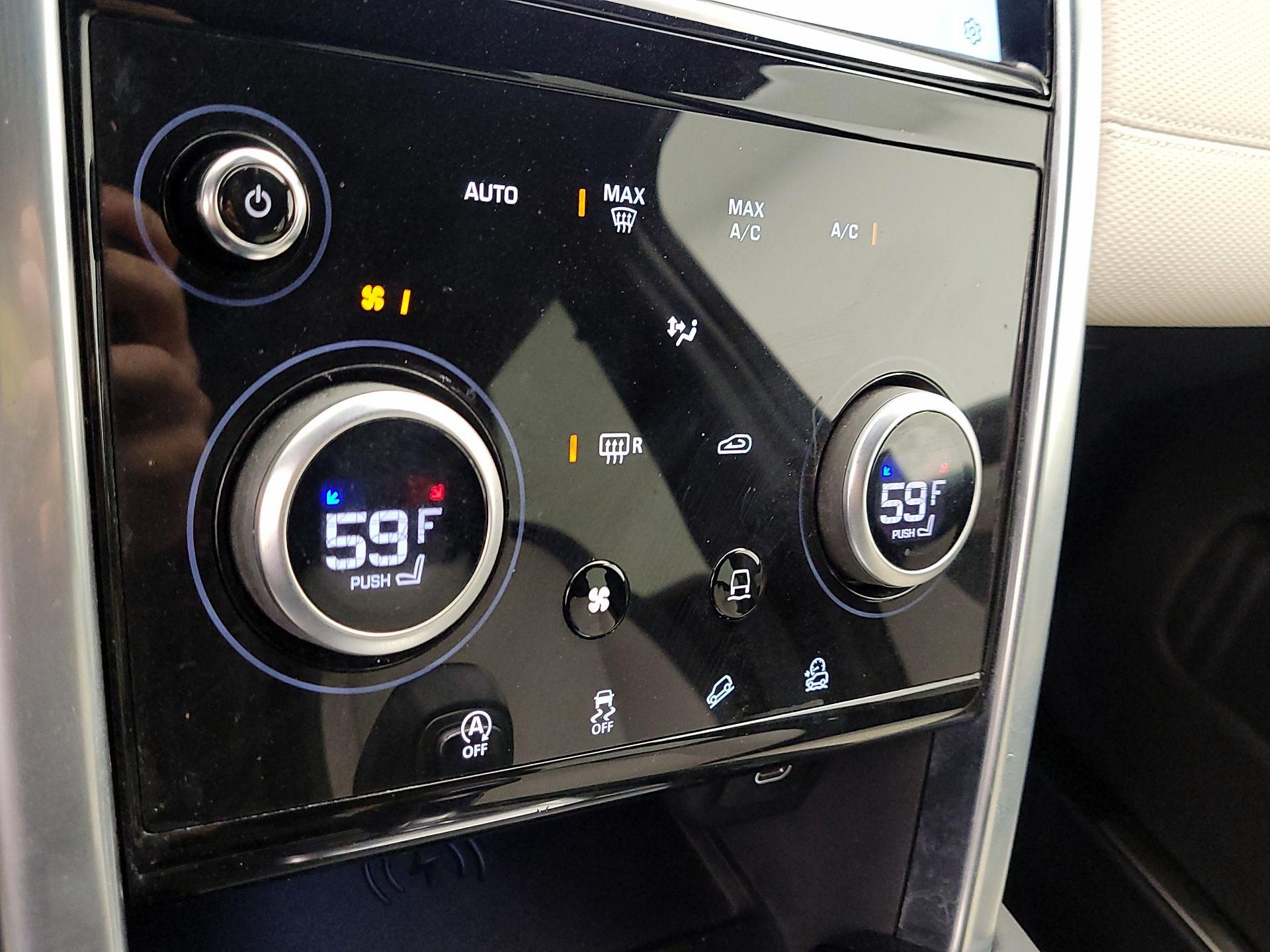 Thumbnail: 2022 Land Rover Discovery Sport - 17