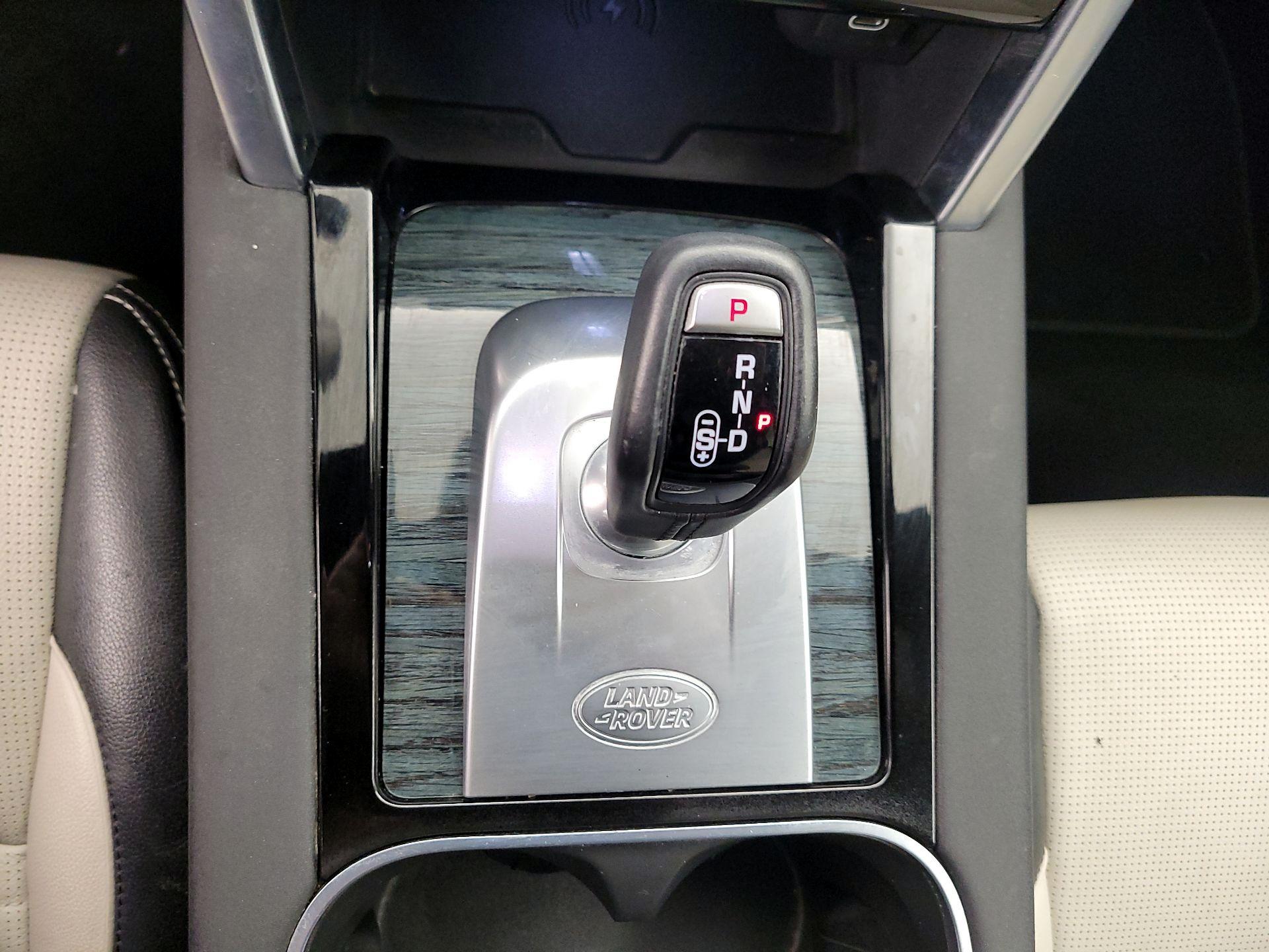 Thumbnail: 2022 Land Rover Discovery Sport - 18