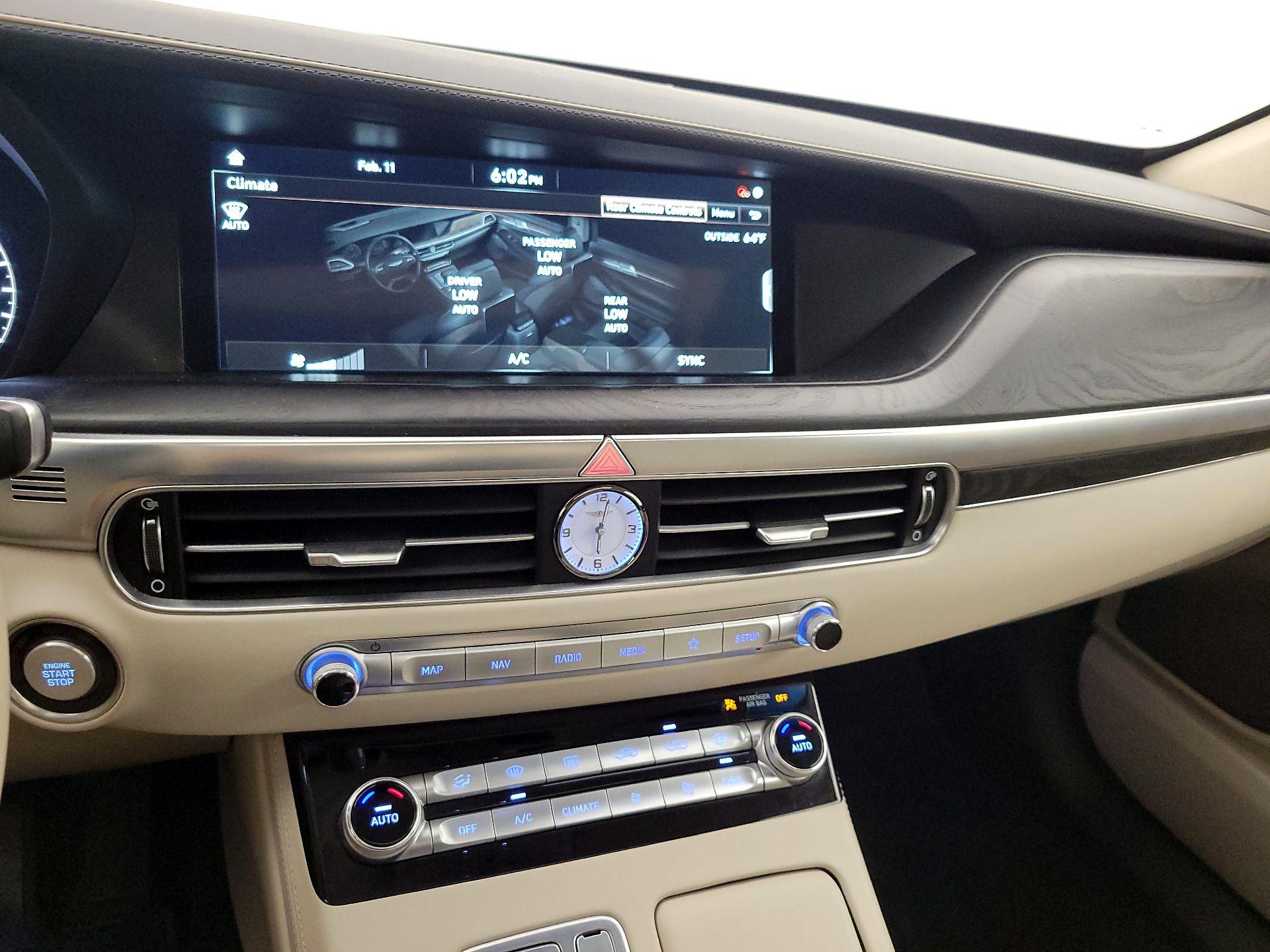 Thumbnail: 2020 Genesis G90 - 17