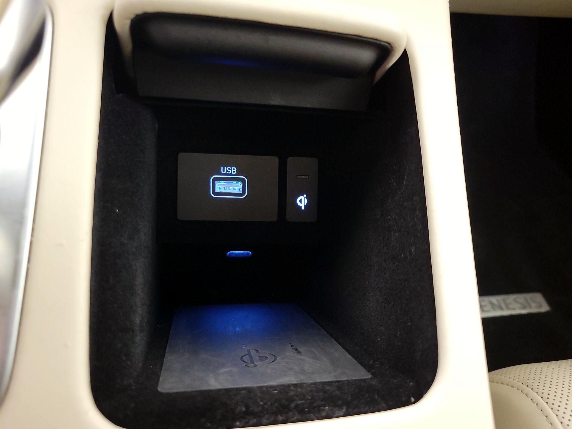 Thumbnail: 2020 Genesis G90 - 19