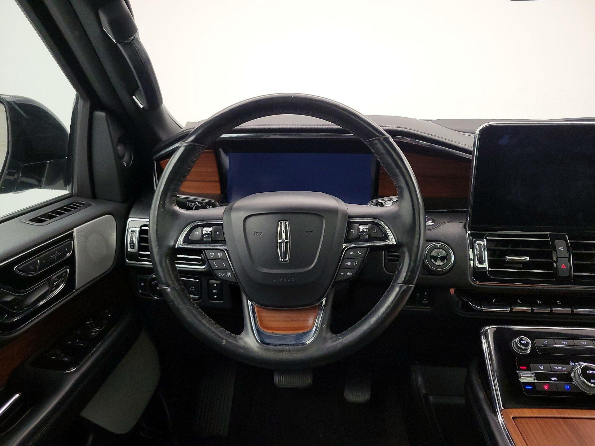 Thumbnail: 2019 Lincoln Navigator - 10