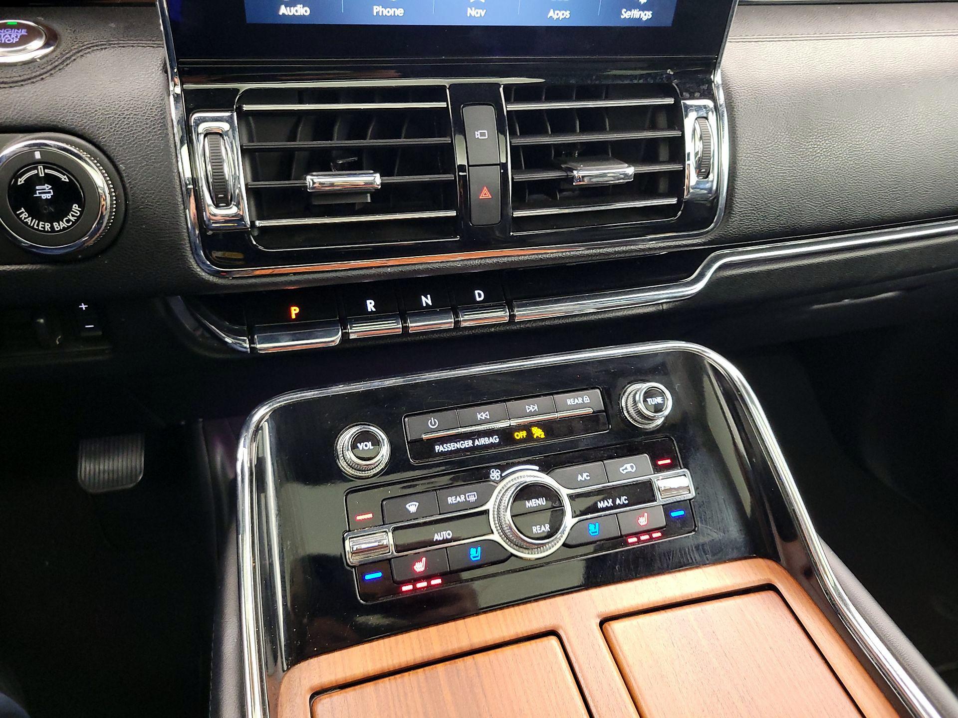 Thumbnail: 2019 Lincoln Navigator - 17