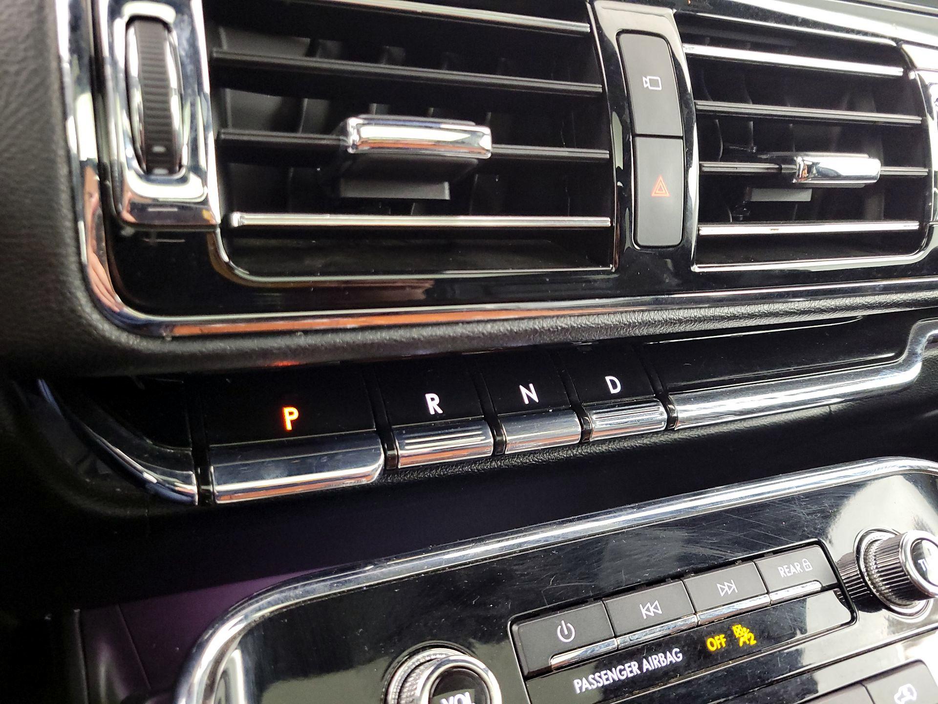 Thumbnail: 2019 Lincoln Navigator - 18