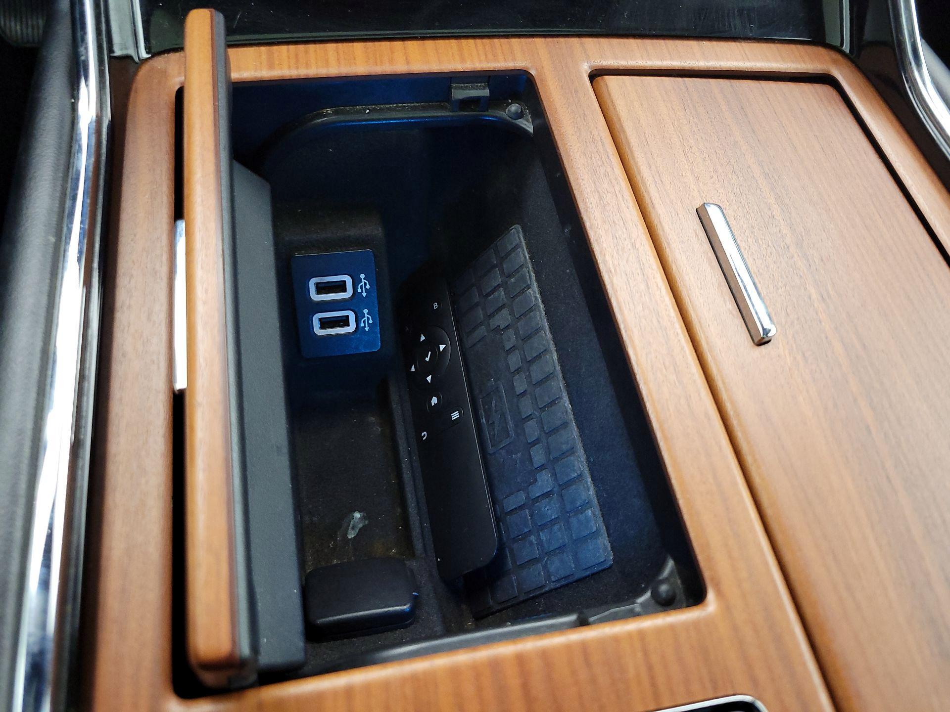 Thumbnail: 2019 Lincoln Navigator - 19