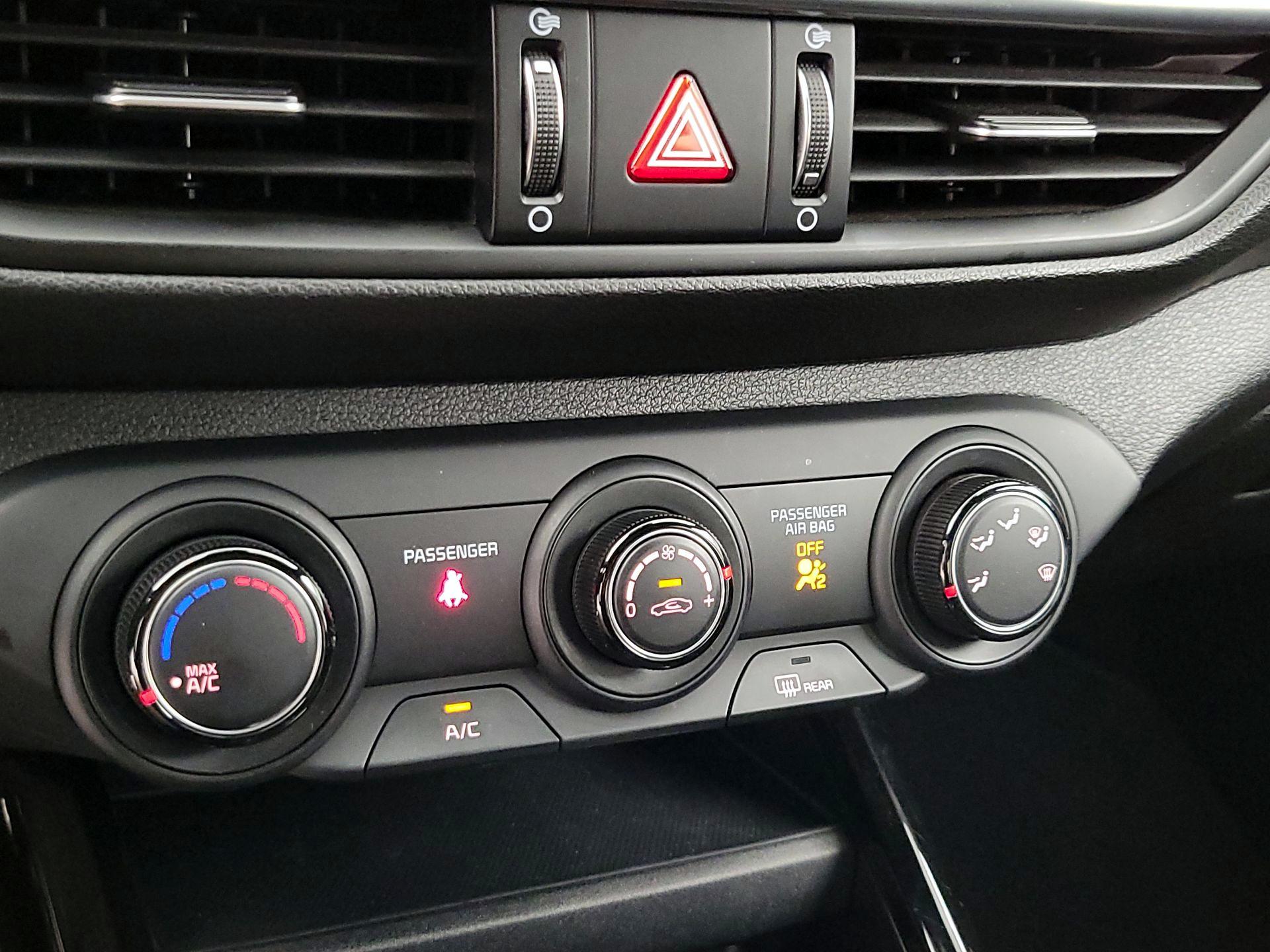 Thumbnail: 2021 Kia Forte - 16