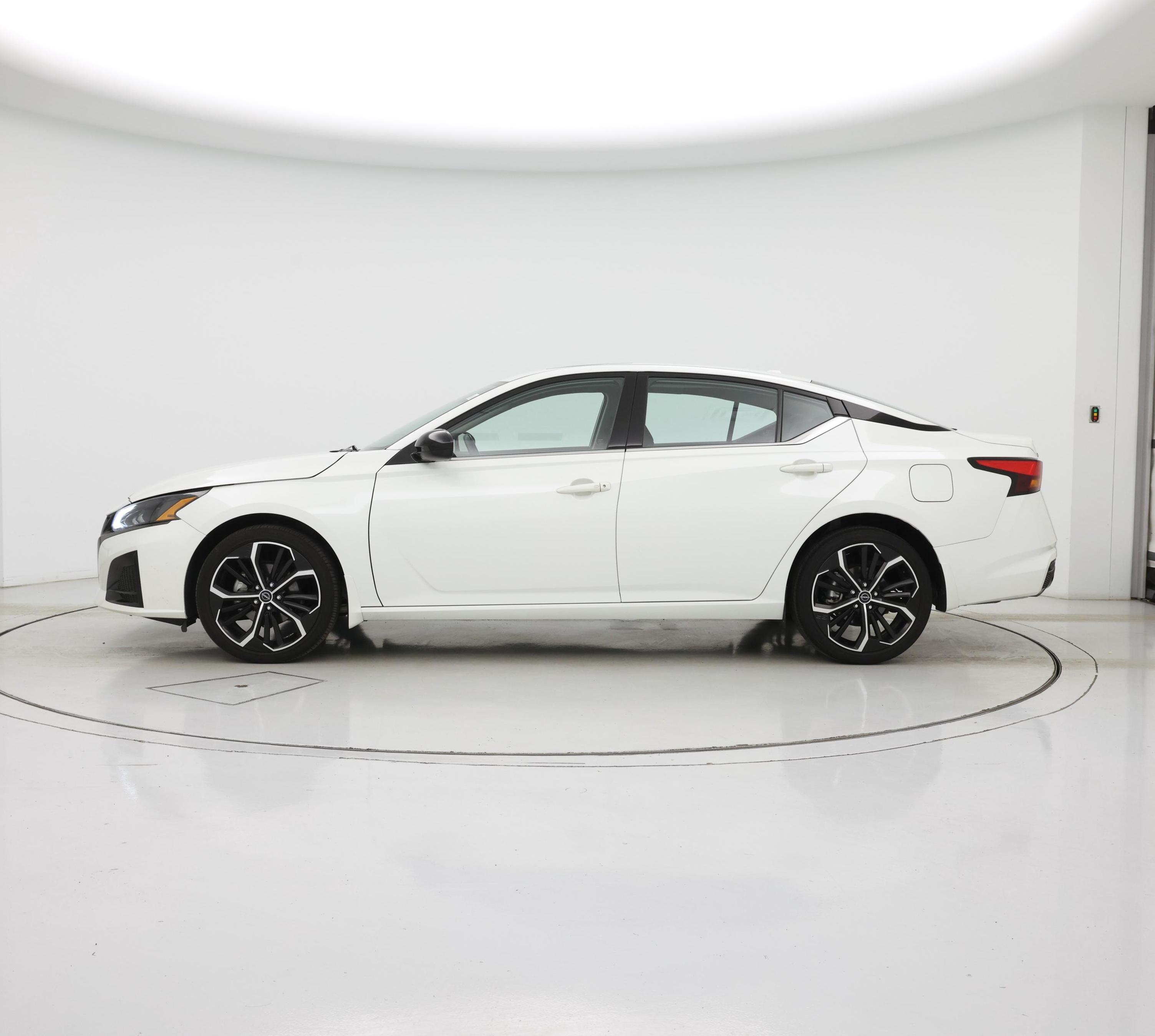 Thumbnail: 2023 Nissan Altima - 3