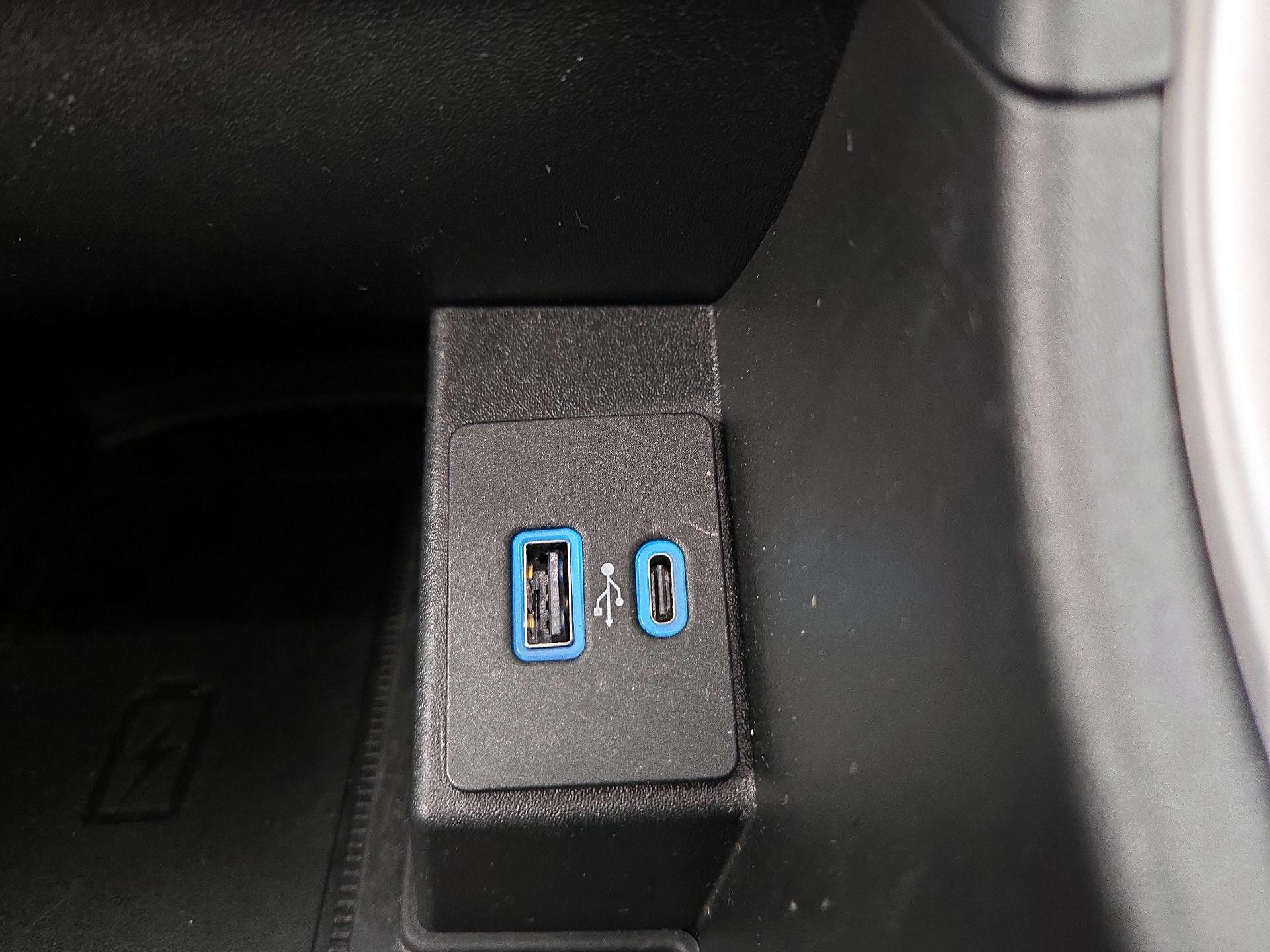 Thumbnail: 2022 Ford Edge - 19