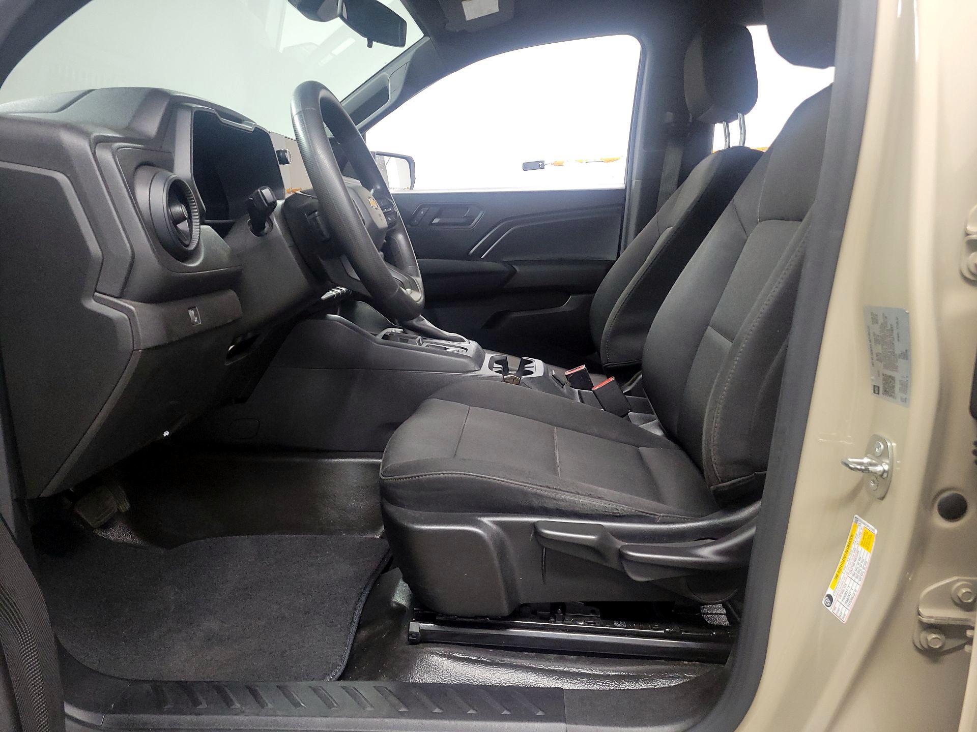 Thumbnail: 2023 Chevrolet Colorado - 11