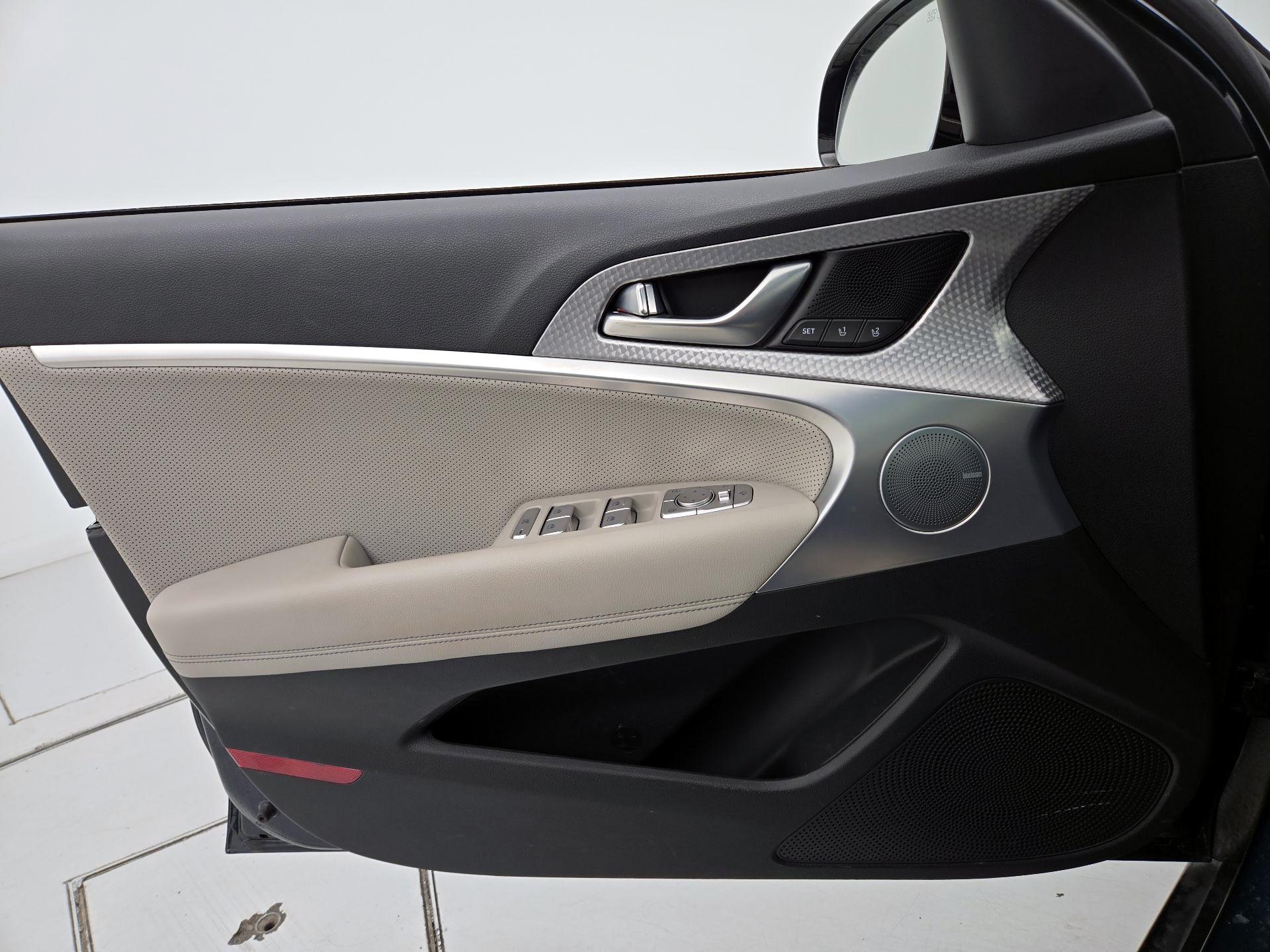 Thumbnail: 2023 Genesis G70 - 12