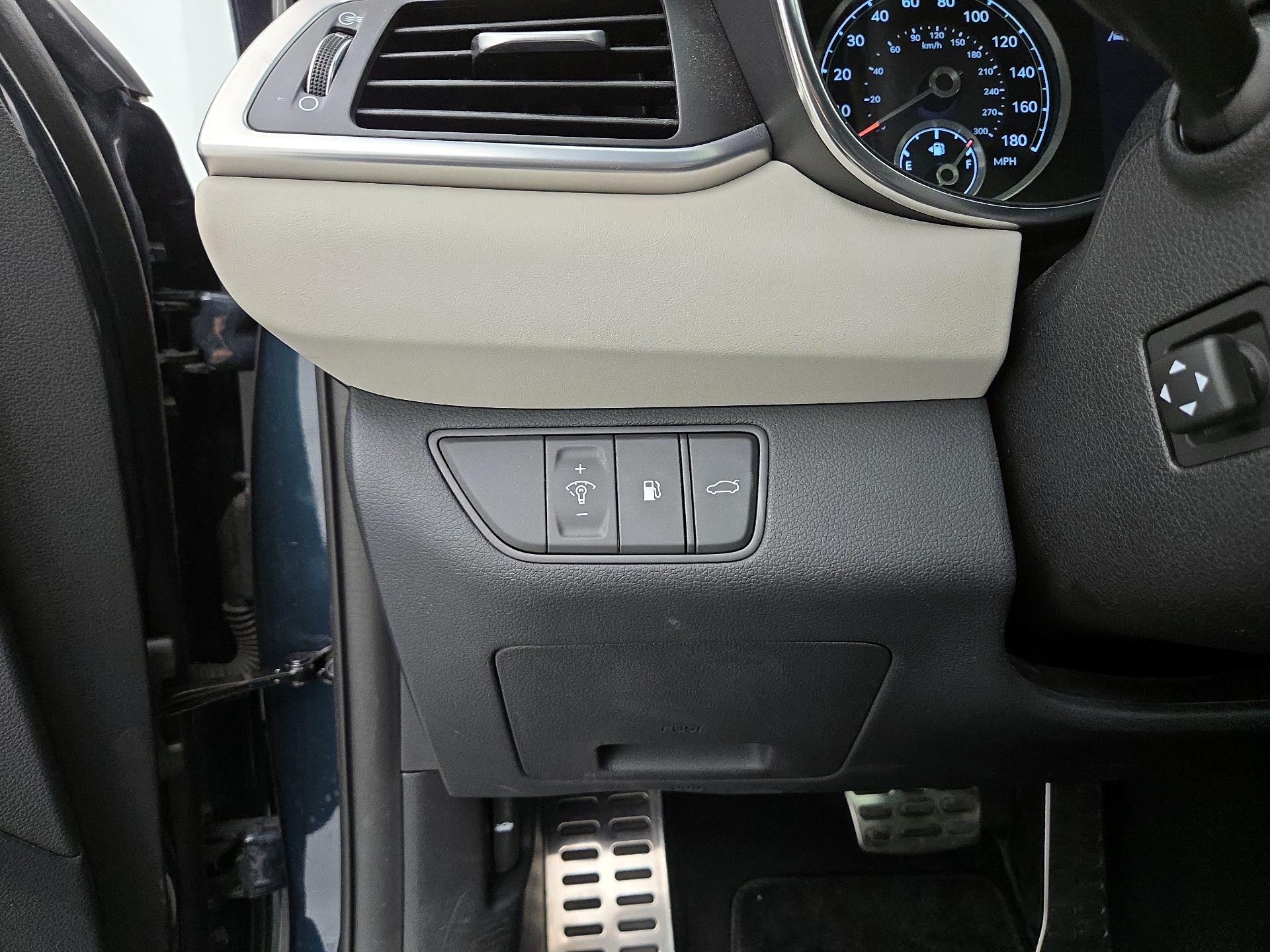 Thumbnail: 2023 Genesis G70 - 13