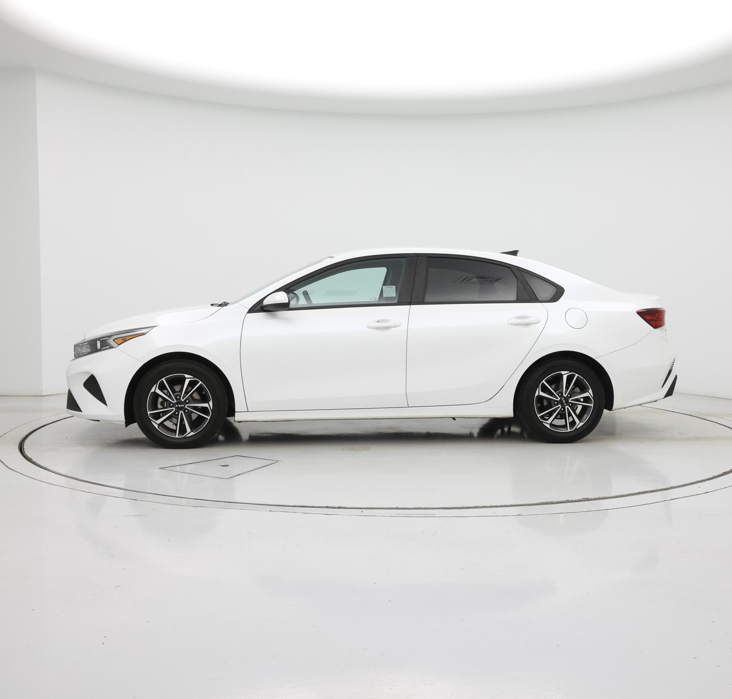 Thumbnail: 2023 Kia Forte - 3