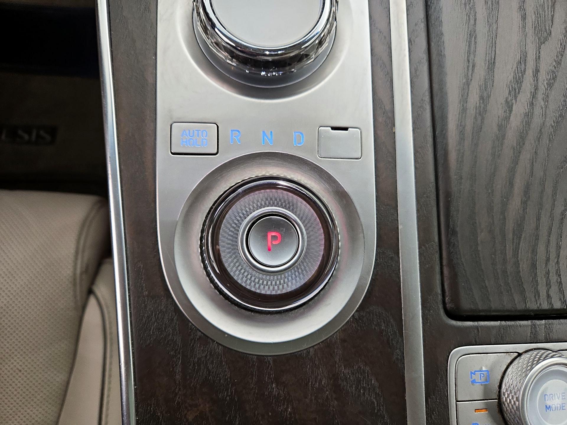 Thumbnail: 2023 Genesis GV80 - 18