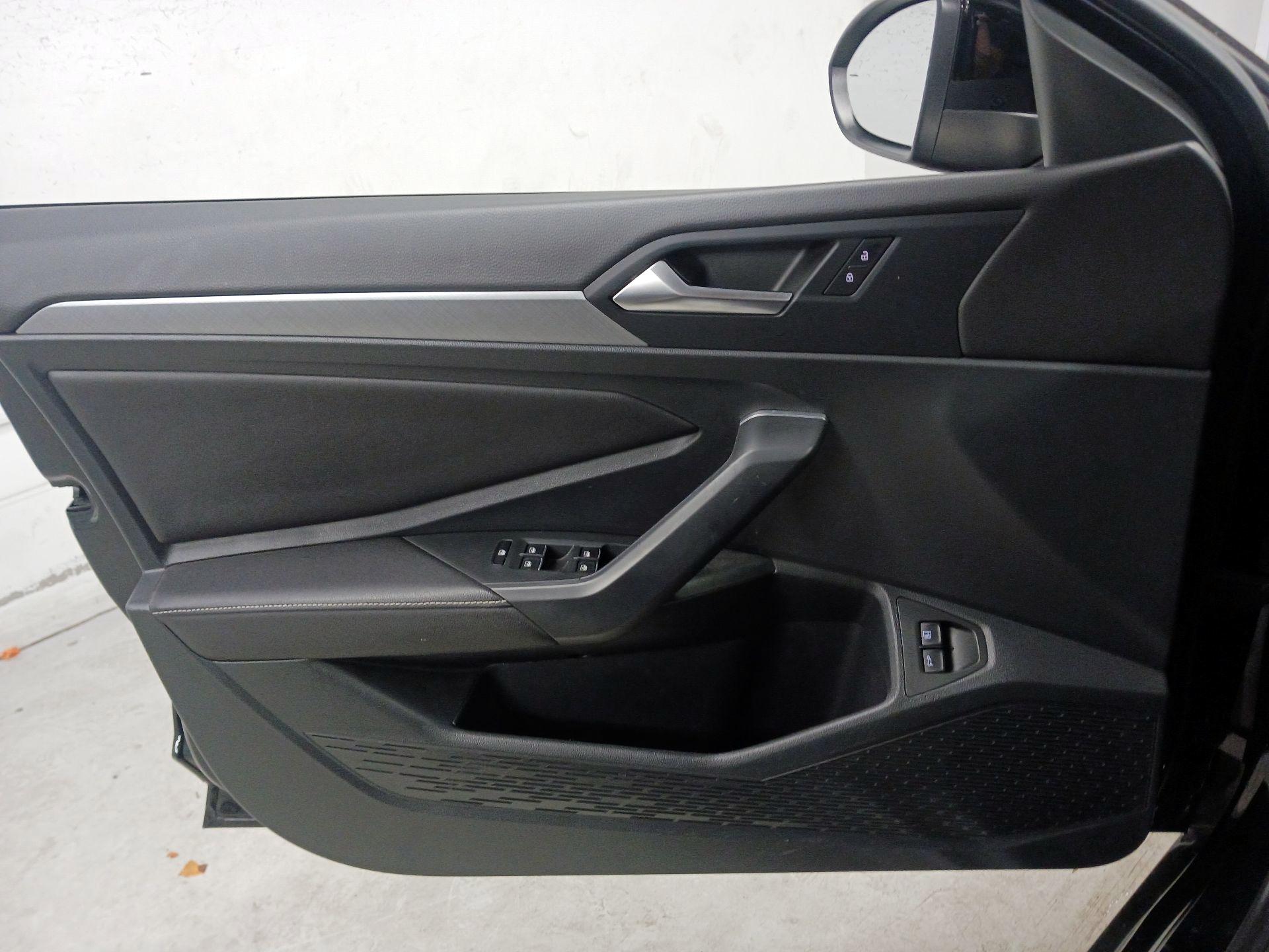 Thumbnail: 2023 Volkswagen Jetta - 12