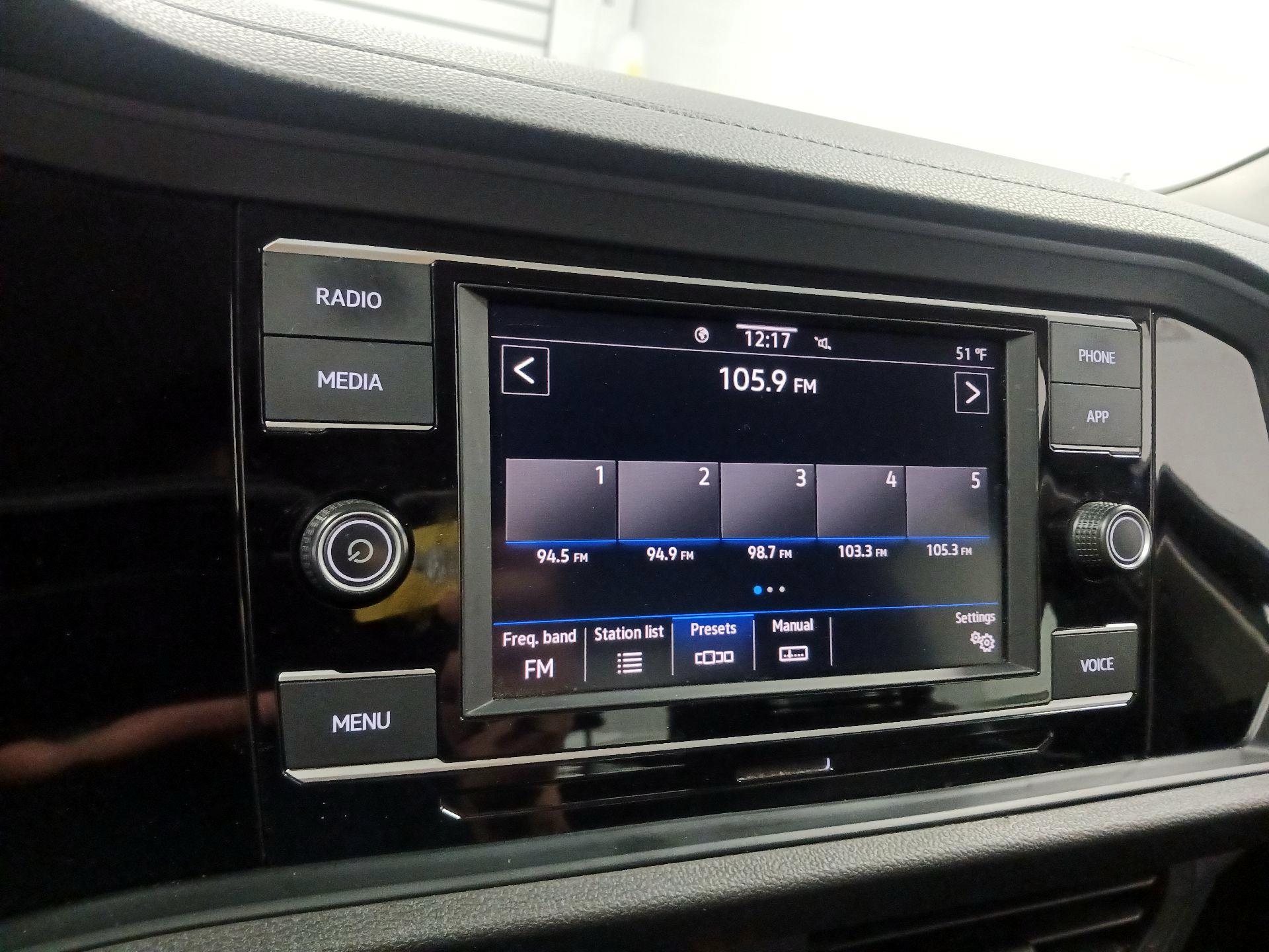 Thumbnail: 2023 Volkswagen Jetta - 15