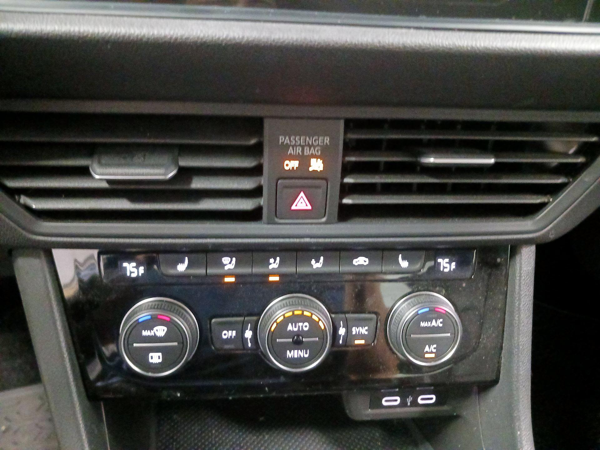 Thumbnail: 2023 Volkswagen Jetta - 16