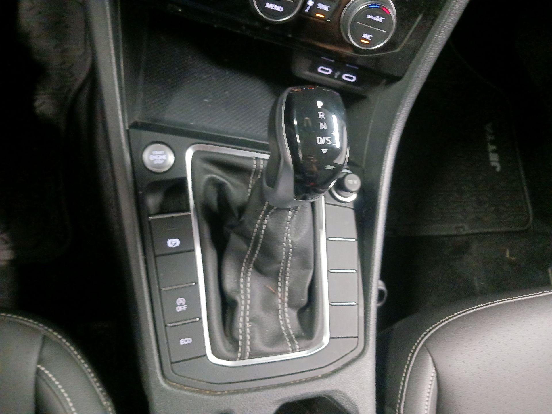 Thumbnail: 2023 Volkswagen Jetta - 17