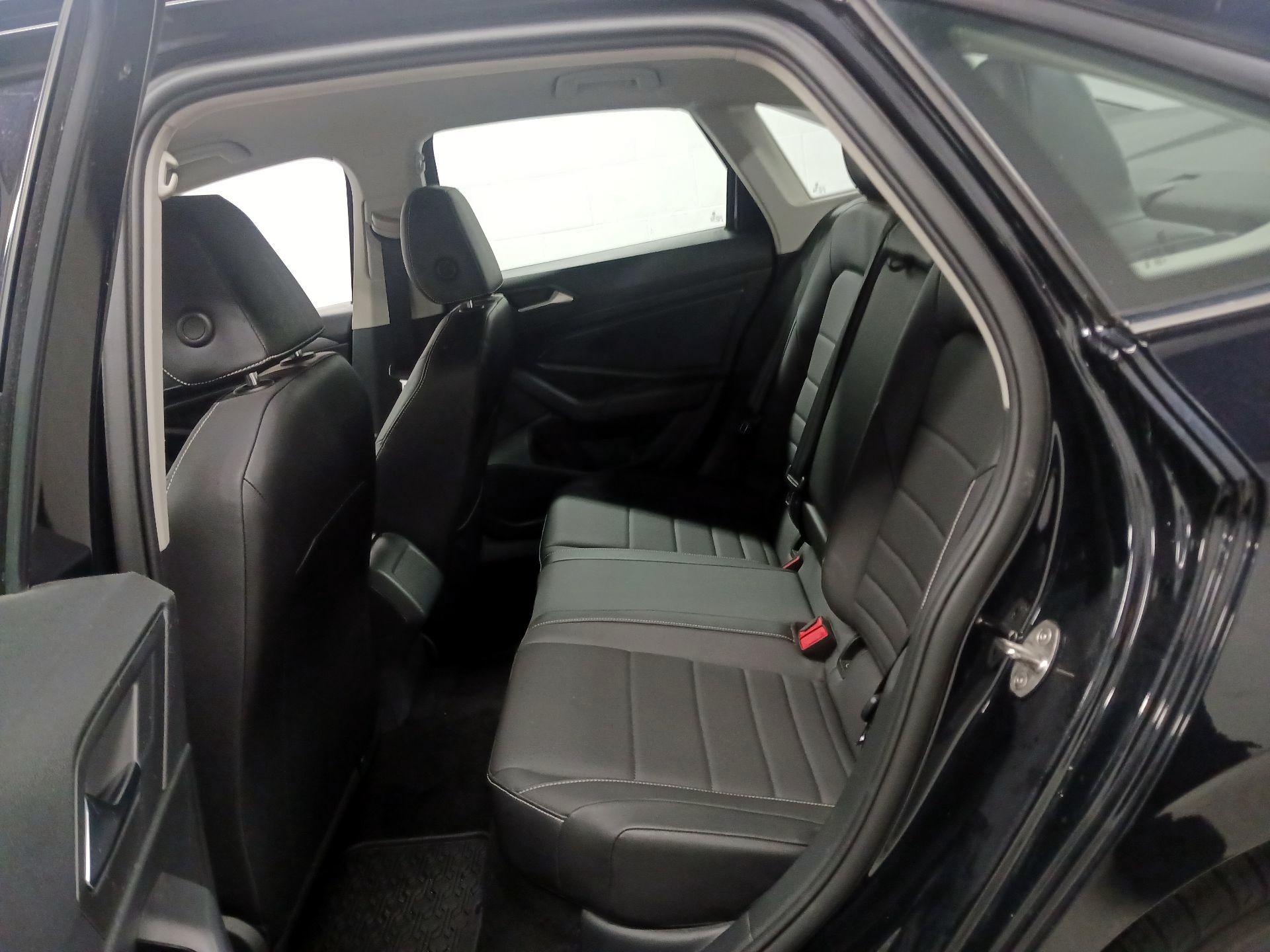 Thumbnail: 2023 Volkswagen Jetta - 19