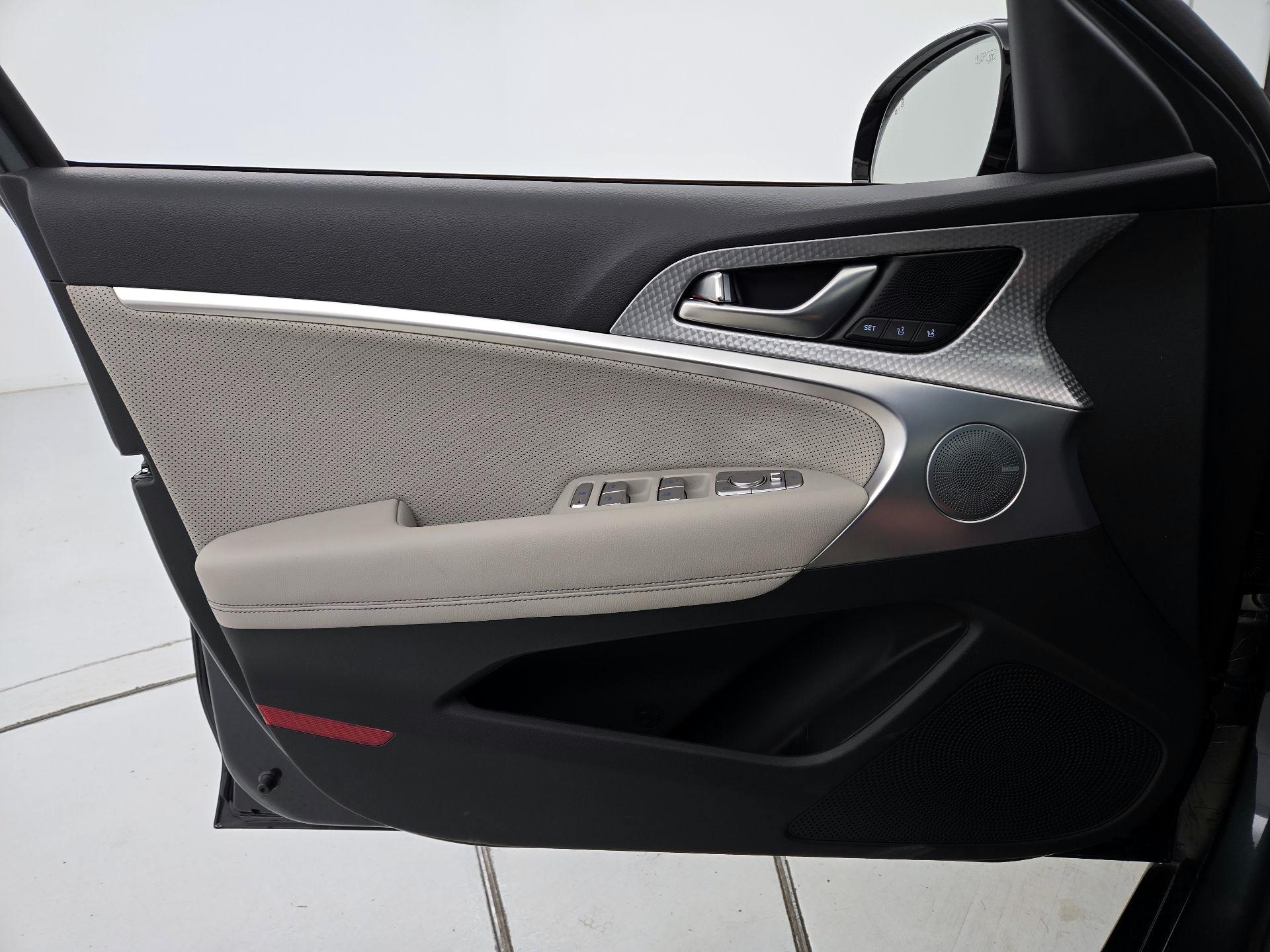 Thumbnail: 2023 Genesis G70 - 12