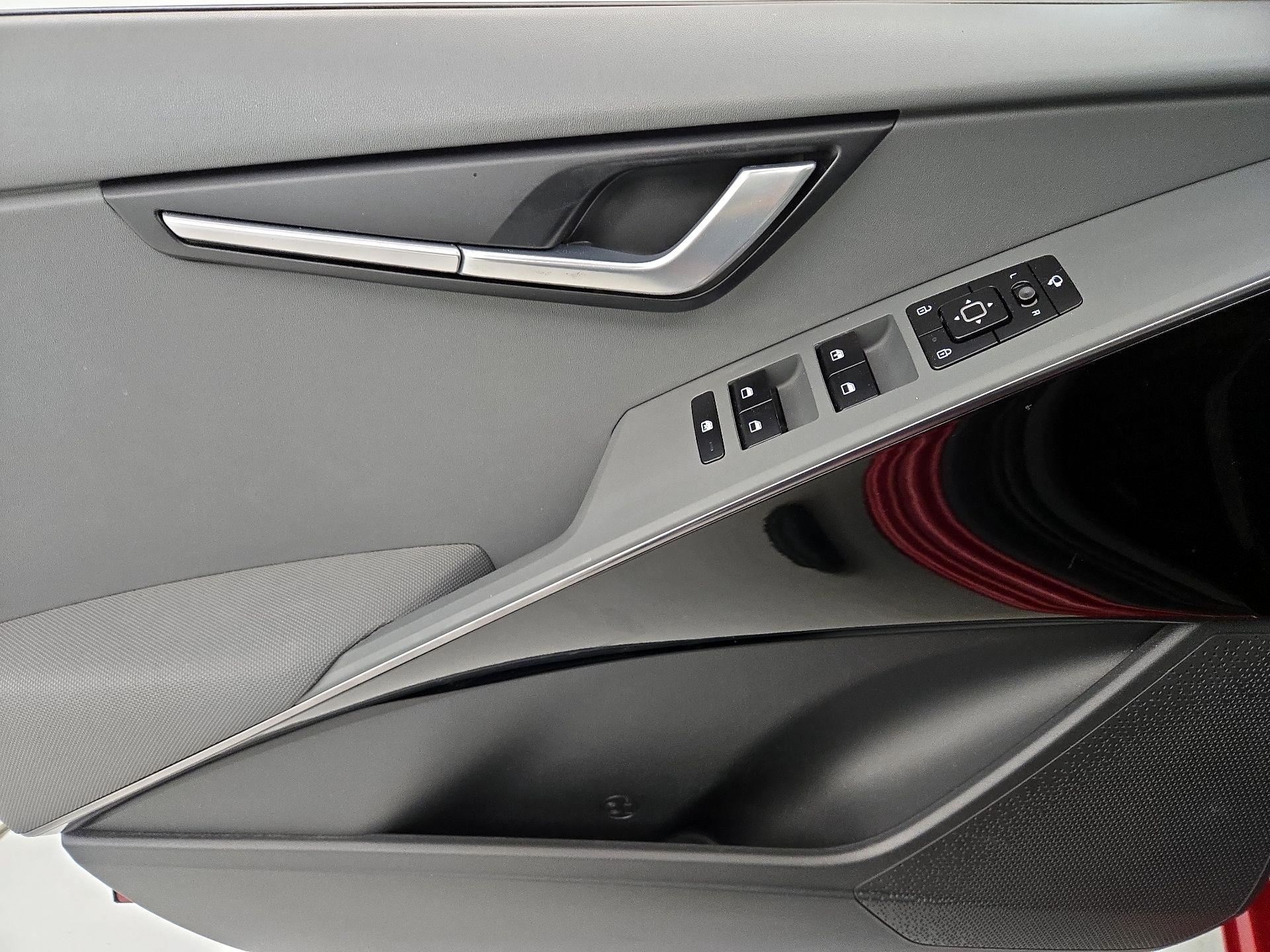 Thumbnail: 2023 Kia Niro - 12