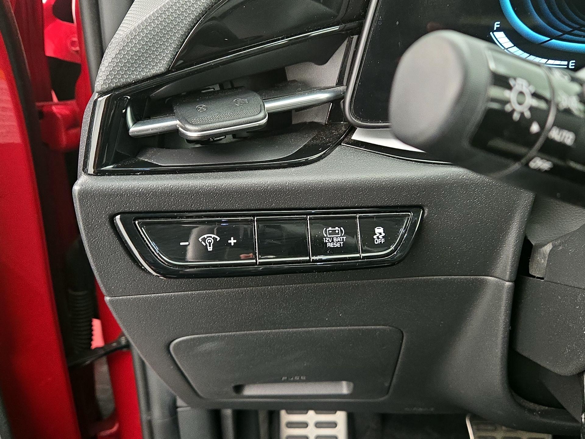 Thumbnail: 2023 Kia Niro - 13