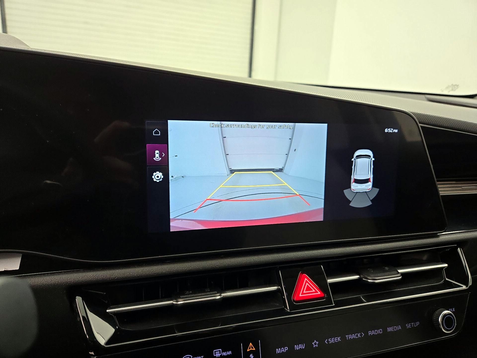 Thumbnail: 2023 Kia Niro - 15