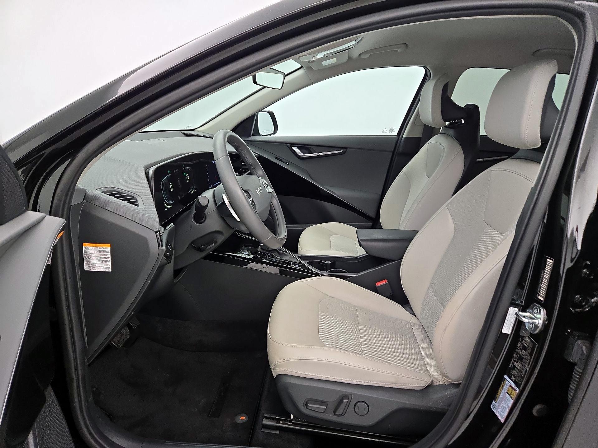 Thumbnail: 2023 Kia Niro - 11