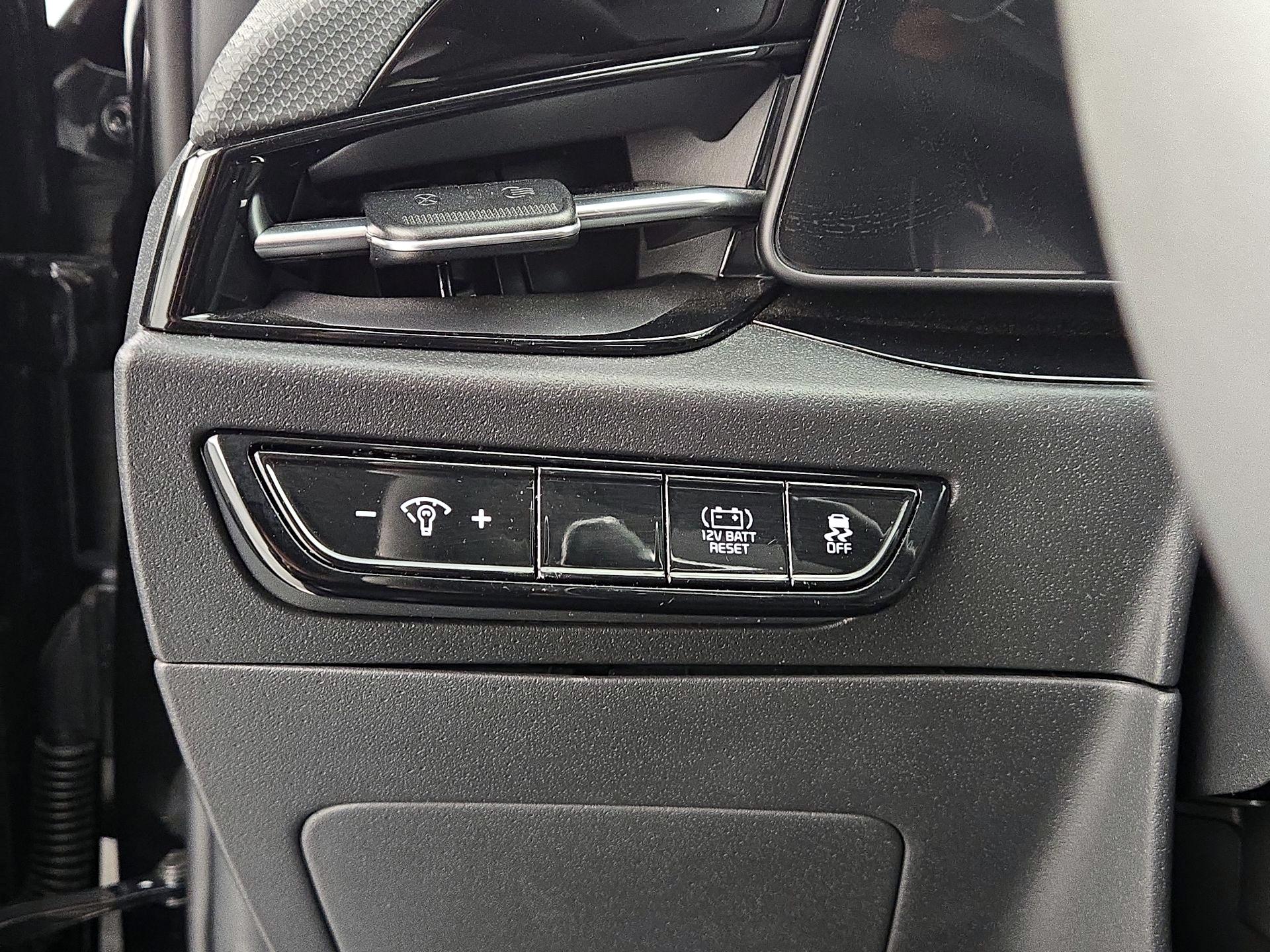 Thumbnail: 2023 Kia Niro - 13