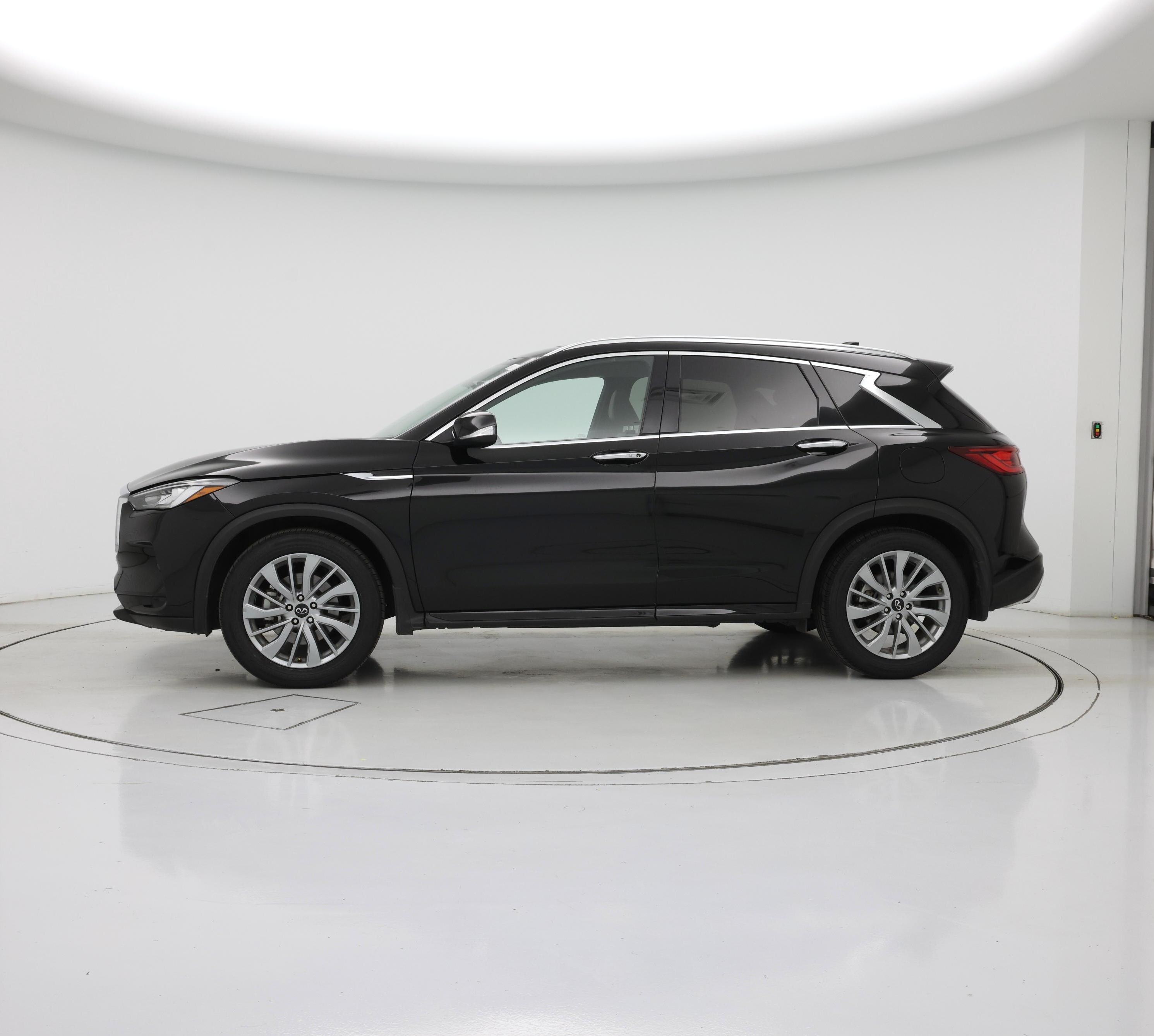 Thumbnail: 2023 INFINITI QX50 - 3