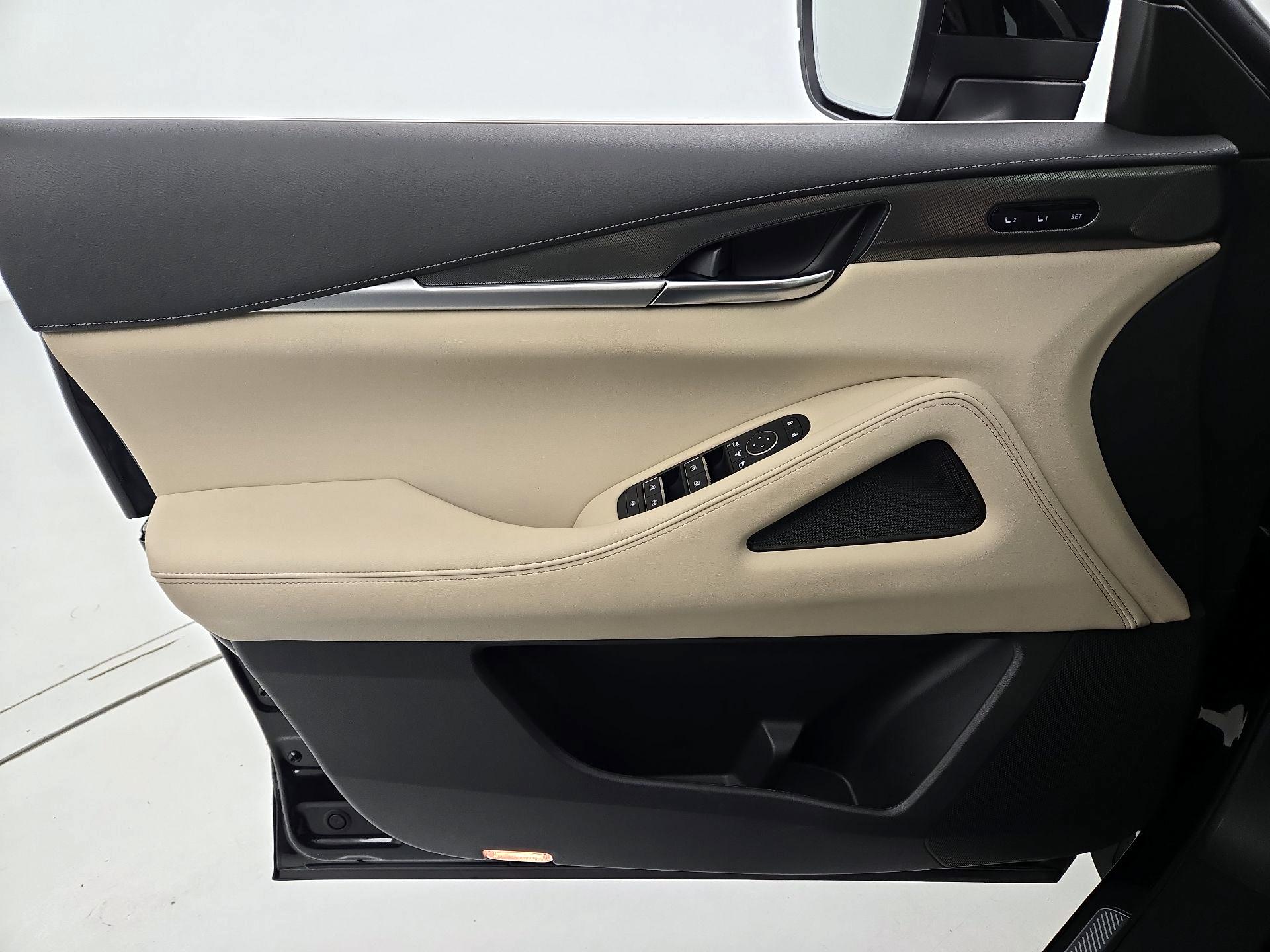 Thumbnail: 2023 INFINITI QX60 - 12