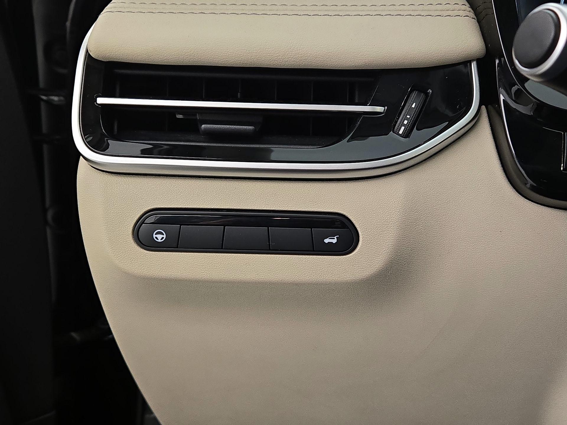 Thumbnail: 2023 INFINITI QX60 - 13