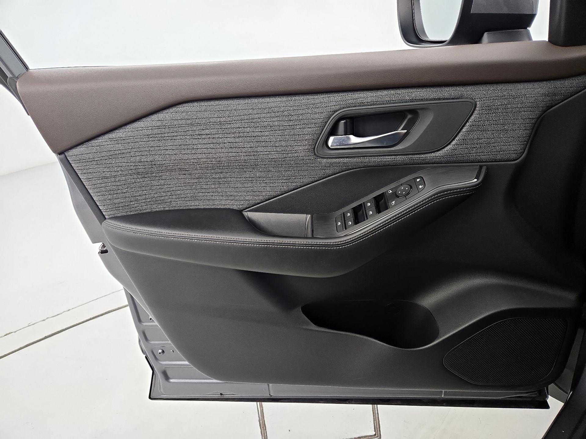 Thumbnail: 2023 Nissan Rogue - 12