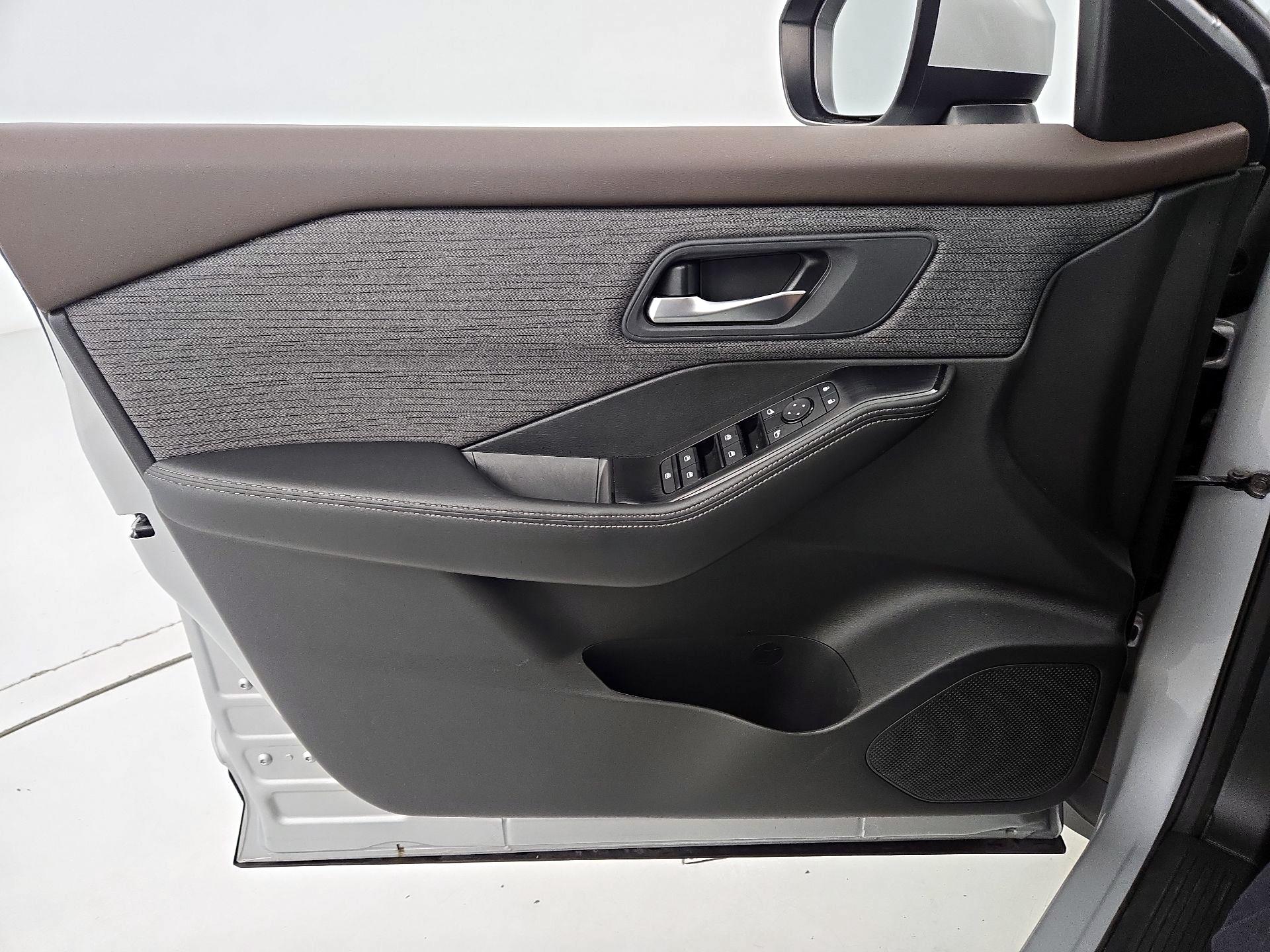 Thumbnail: 2023 Nissan Rogue - 12