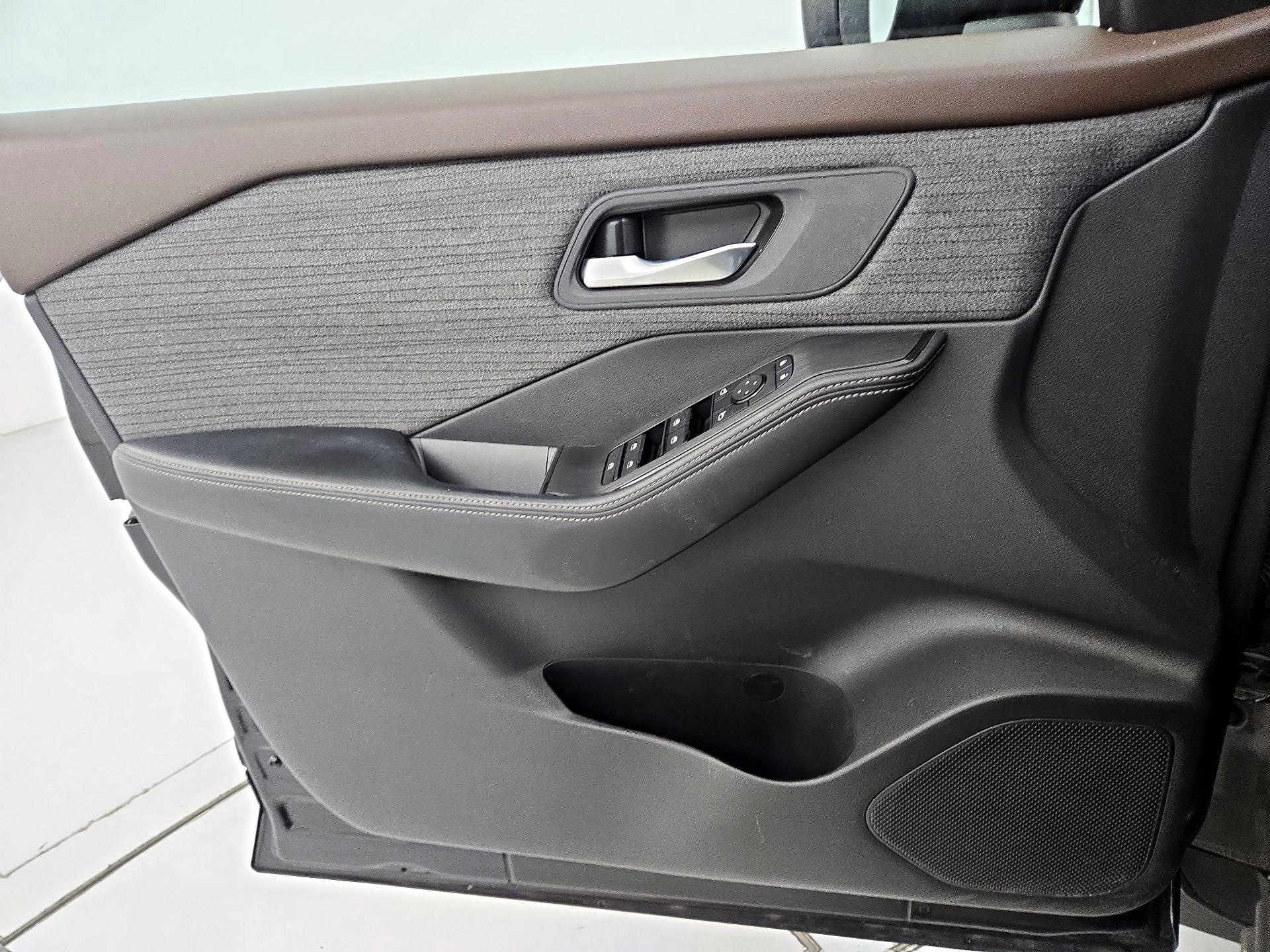 Thumbnail: 2023 Nissan Rogue - 12