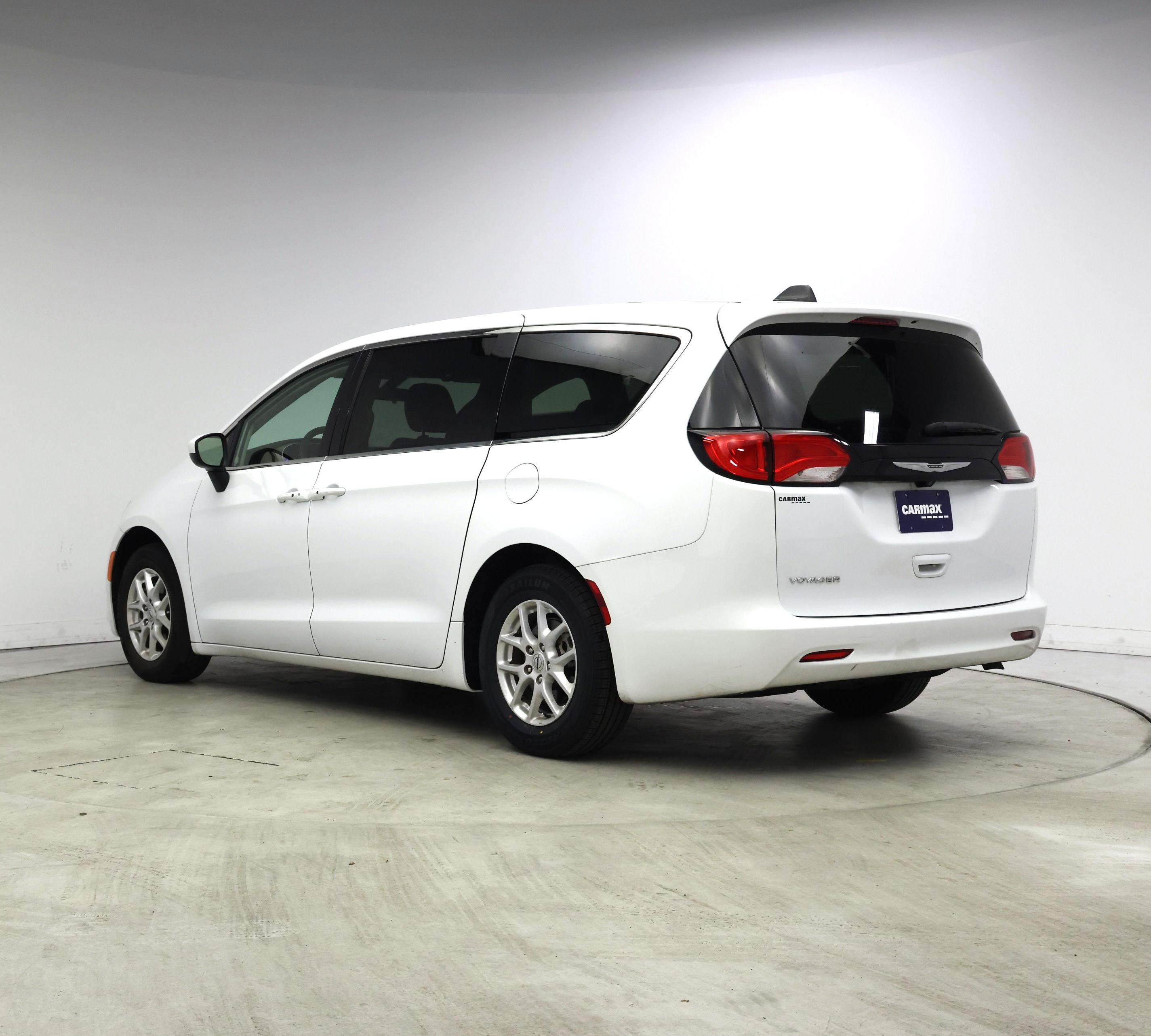 Thumbnail: 2022 Chrysler Voyager - 2