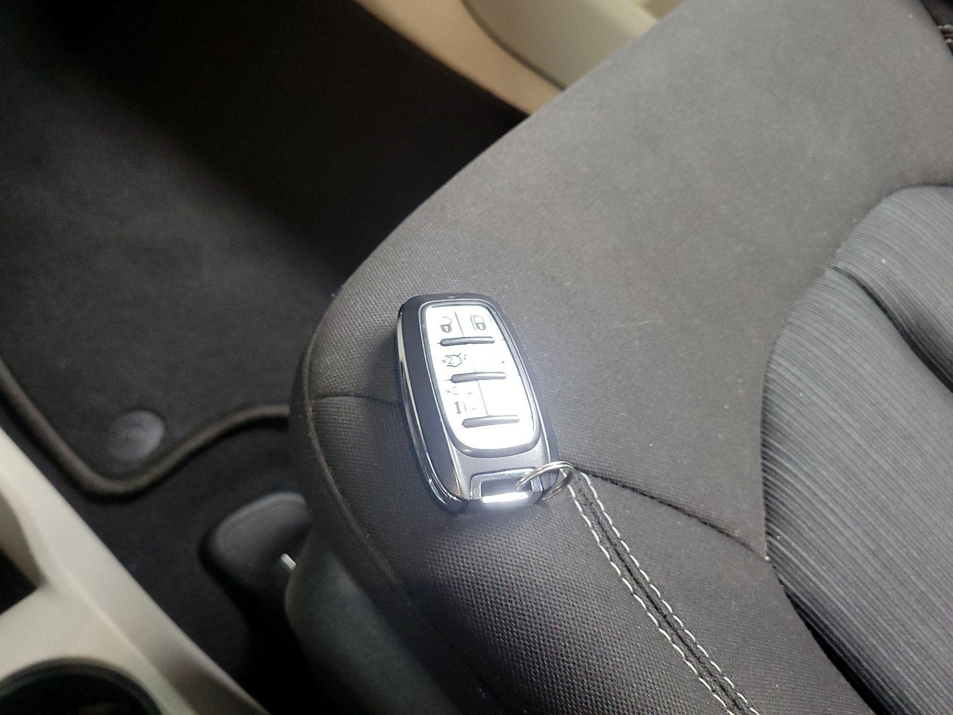 Thumbnail: 2022 Chrysler Voyager - 20