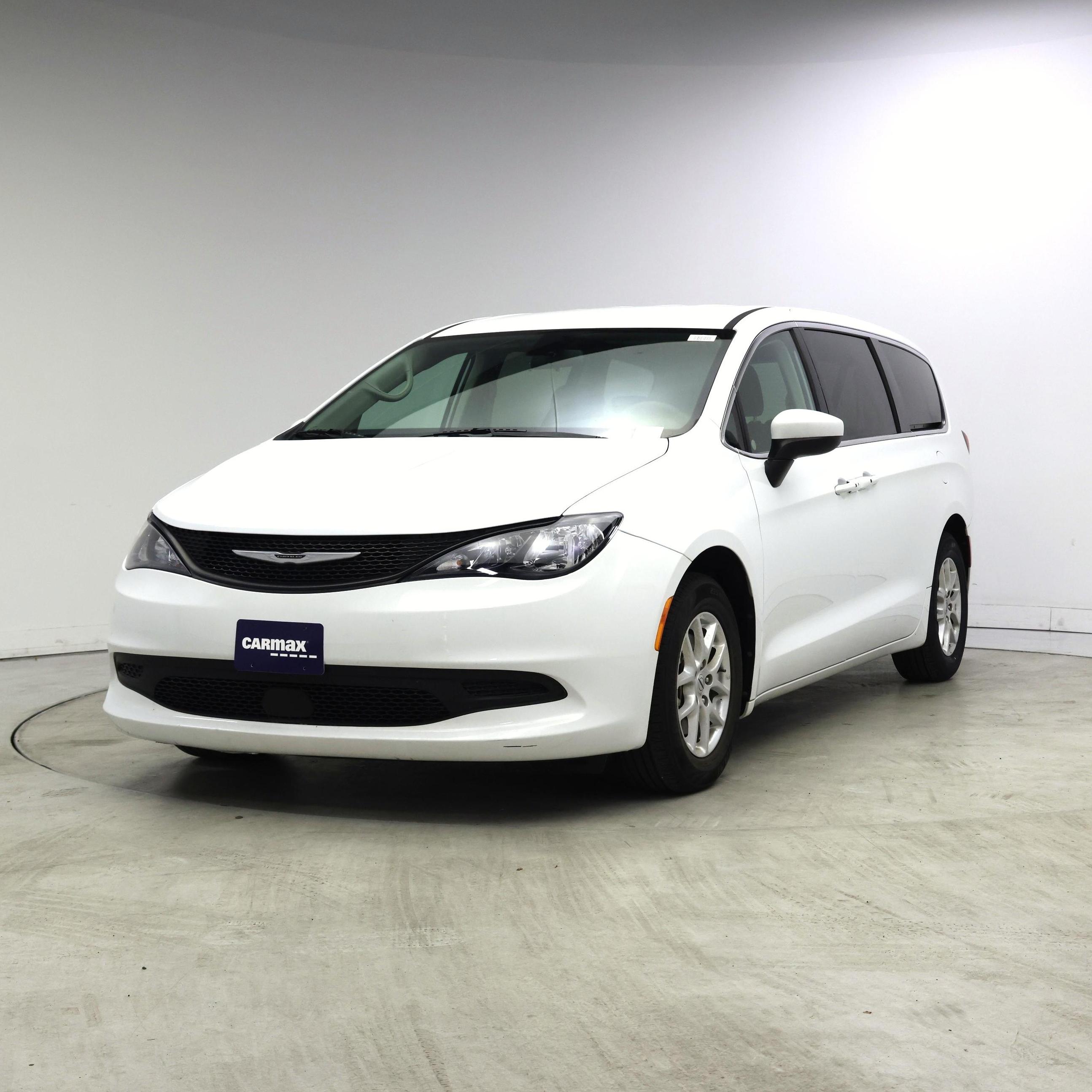 Thumbnail: 2022 Chrysler Voyager - 4