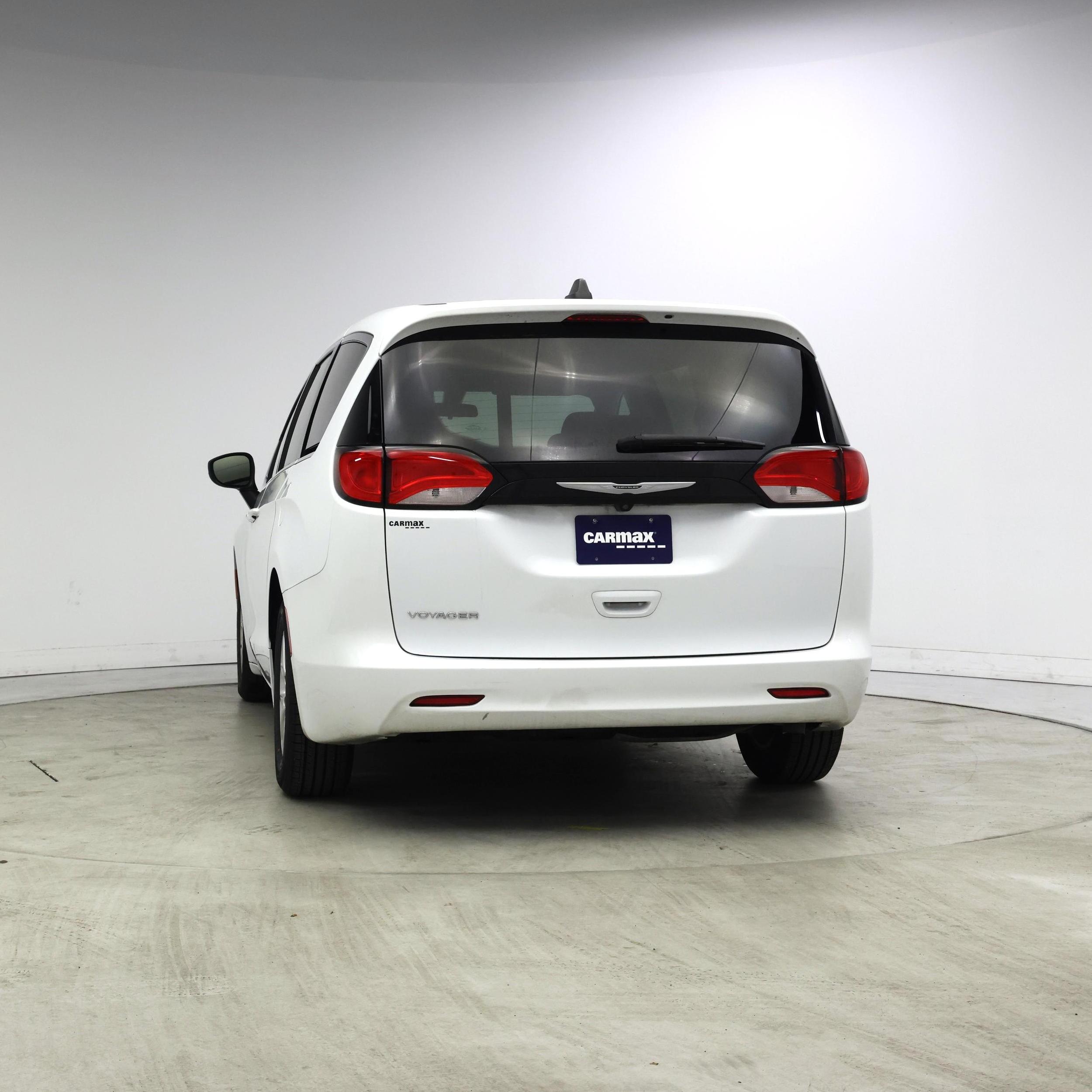 Thumbnail: 2022 Chrysler Voyager - 6