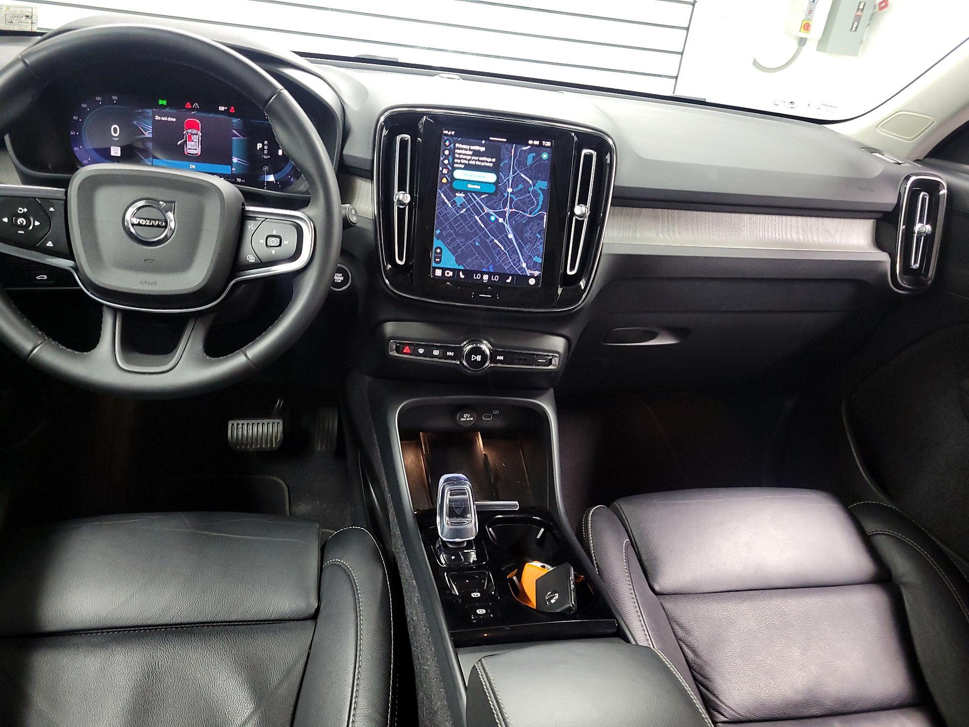 Thumbnail: 2023 Volvo XC40 - 9