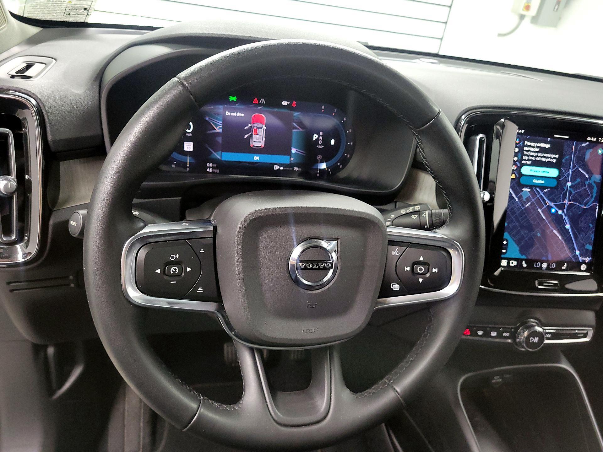 Thumbnail: 2023 Volvo XC40 - 10