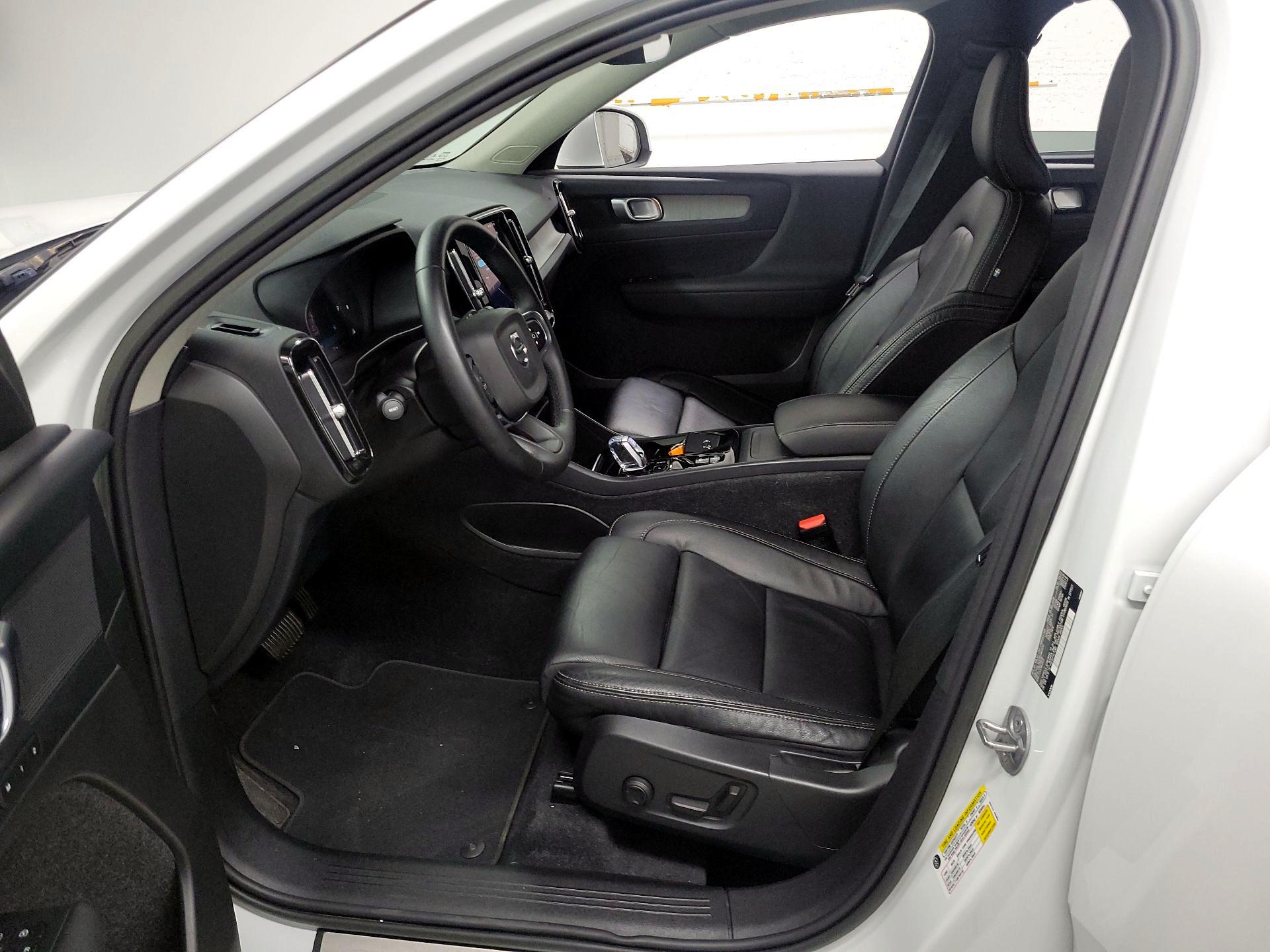 Thumbnail: 2023 Volvo XC40 - 11