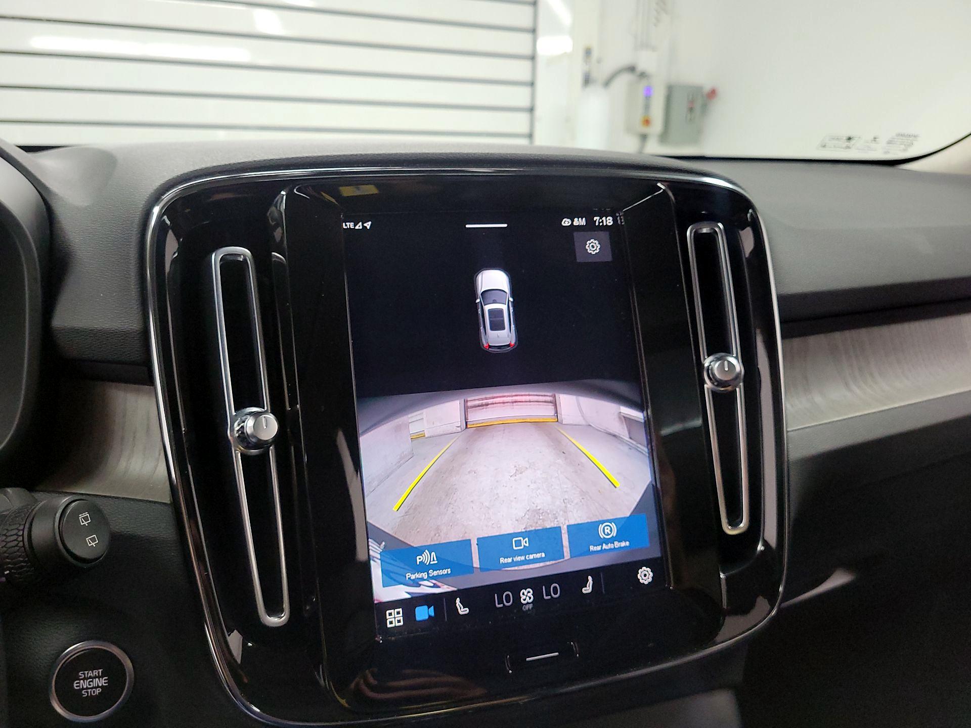 Thumbnail: 2023 Volvo XC40 - 15